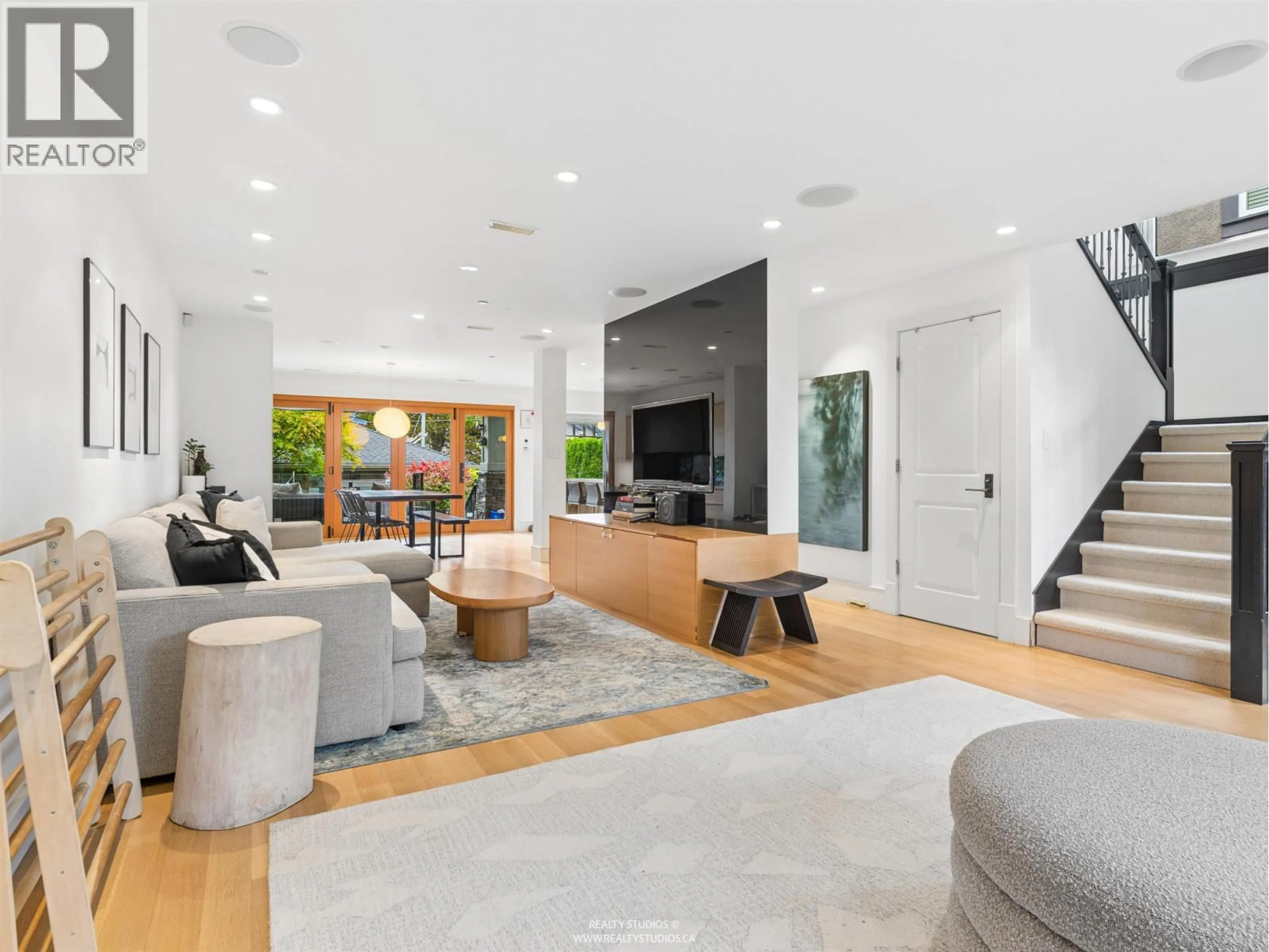 Living room with furniture, unknown for 917 20TH AVENUE, Vancouver British Columbia V5Z1Y4