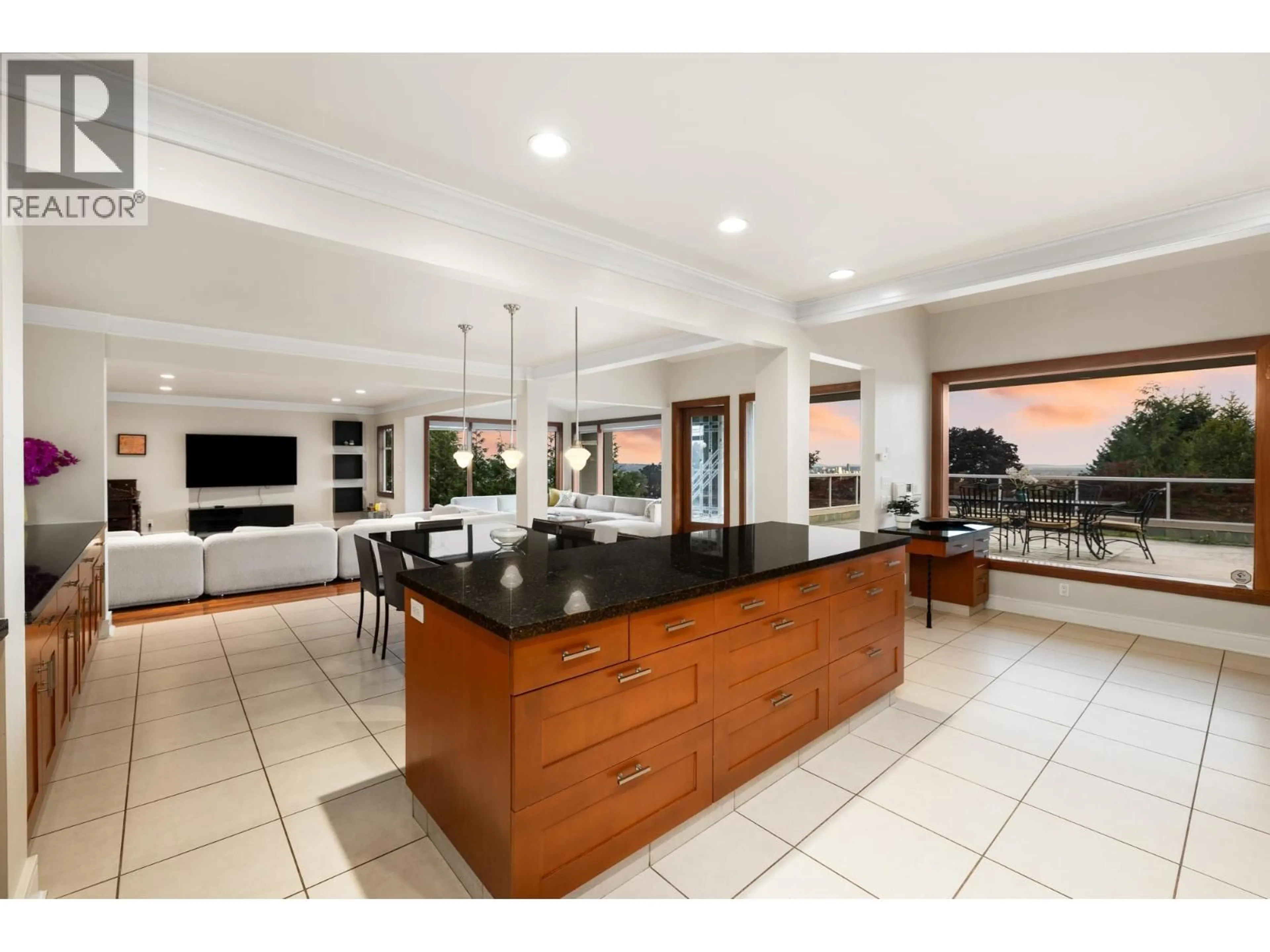 Open concept kitchen, ceramic/tile floor for 1035 KING GEORGES WAY, West Vancouver British Columbia V7S1S6