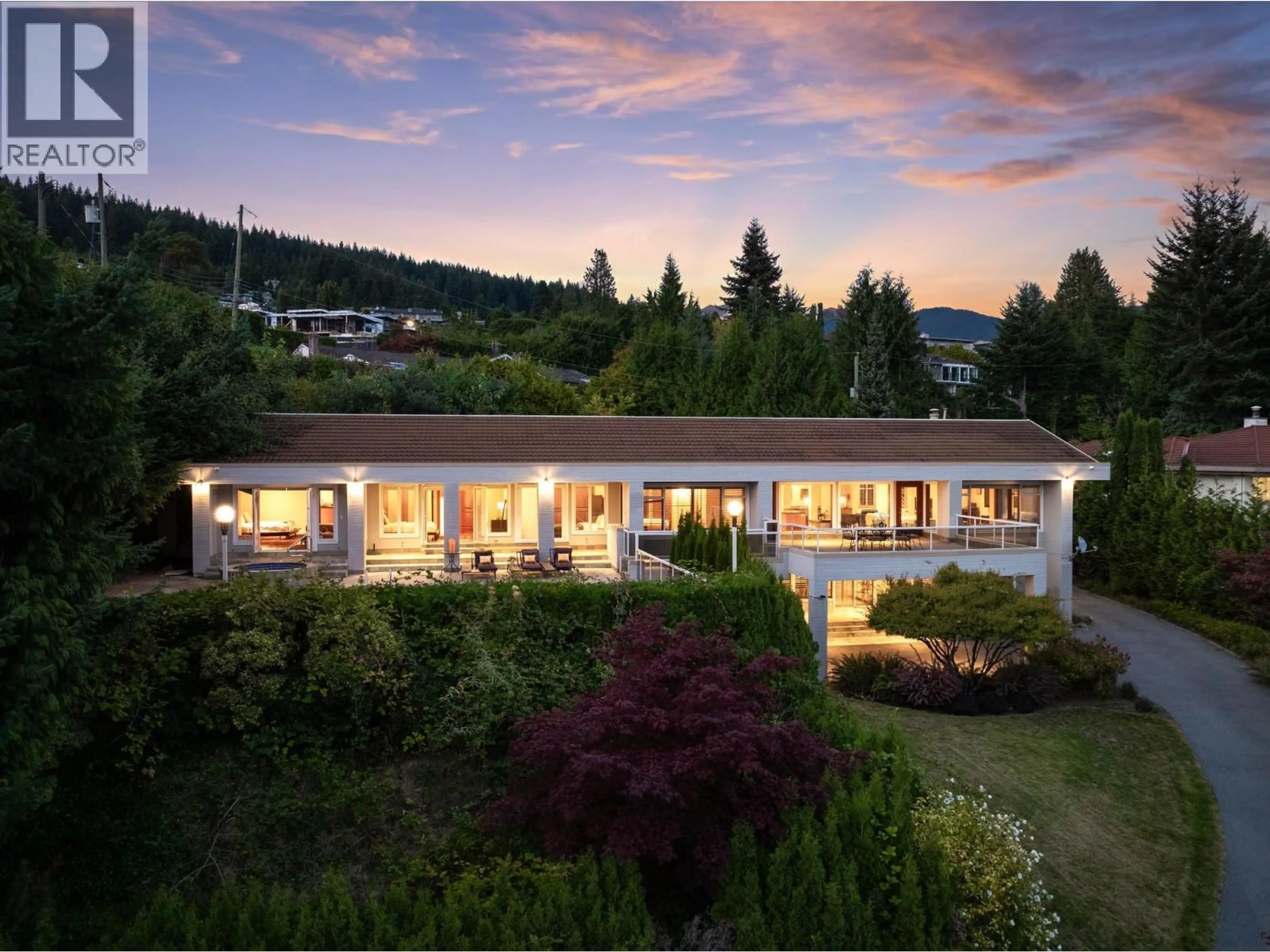 A pic from outside/outdoor area/front of a property/back of a property/a pic from drone, mountain view for 1035 KING GEORGES WAY, West Vancouver British Columbia V7S1S6