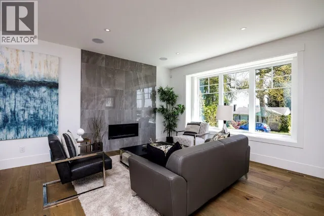 1028 CALVERHALL STREET, North Vancouver 5
