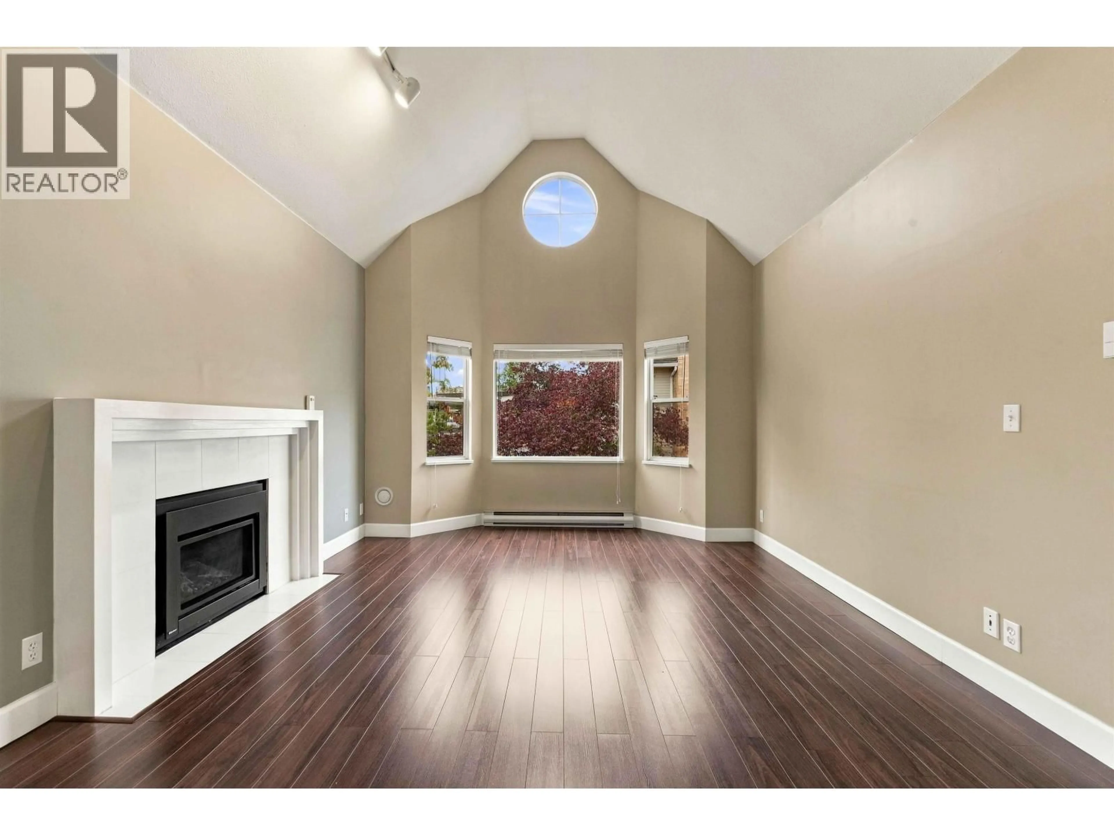Unknown for 305 - 5375 VICTORY STREET, Burnaby British Columbia V5J1T2