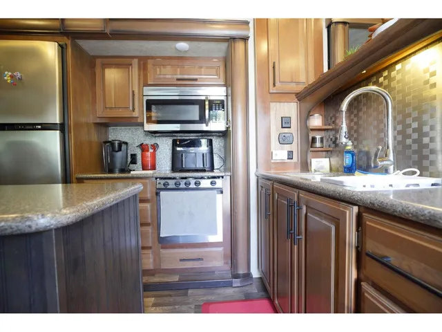 11 - 30860 TRANS CANADA HIGHWAY, Yale 4