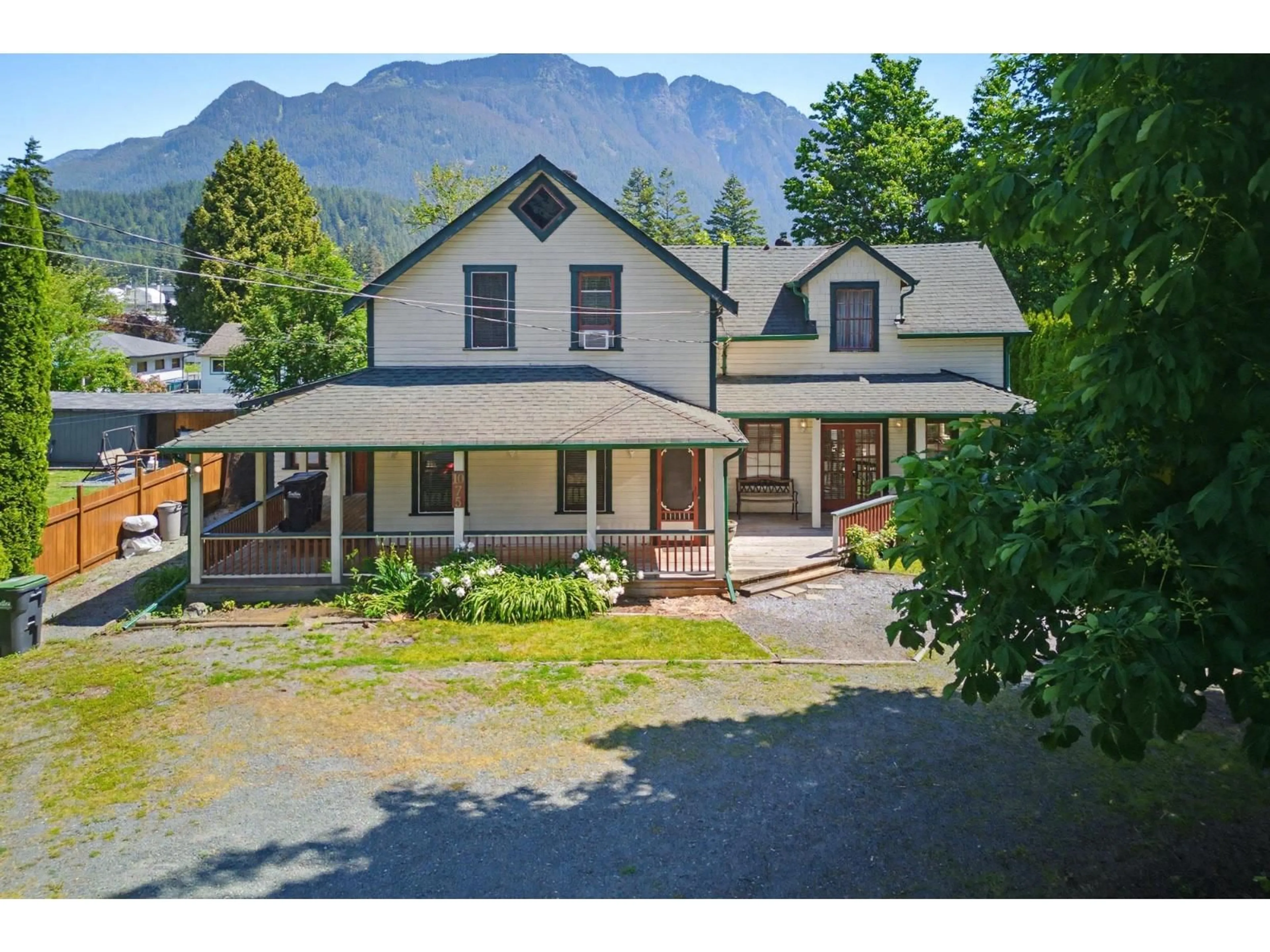 A pic from outside/outdoor area/front of a property/back of a property/a pic from drone, mountain view for 1075 3RD AVENUE, Hope British Columbia V0X1L0