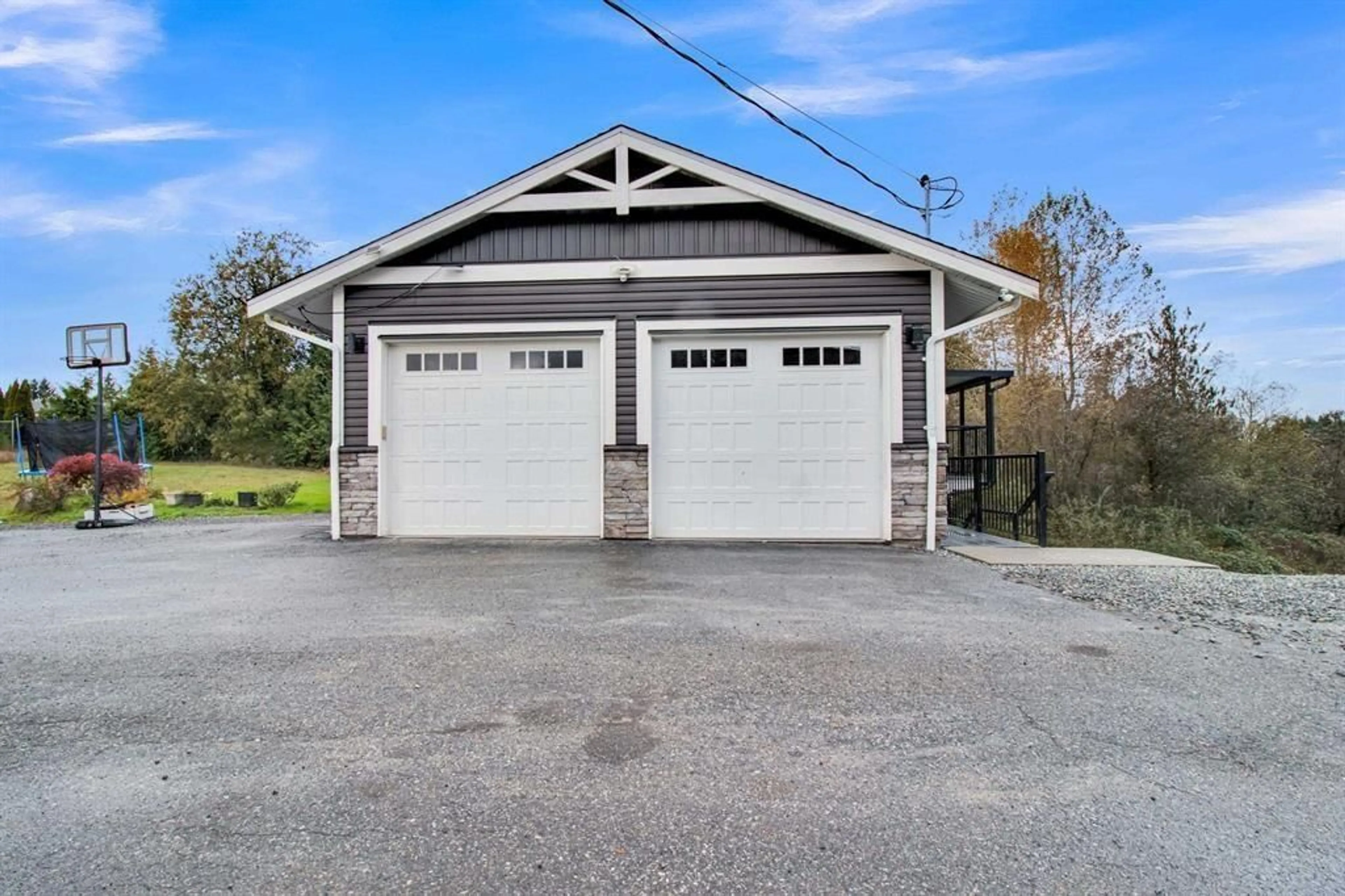 Indoor garage for 8972 DEWDNEY TRUNK ROAD, Mission British Columbia V2V6Y1