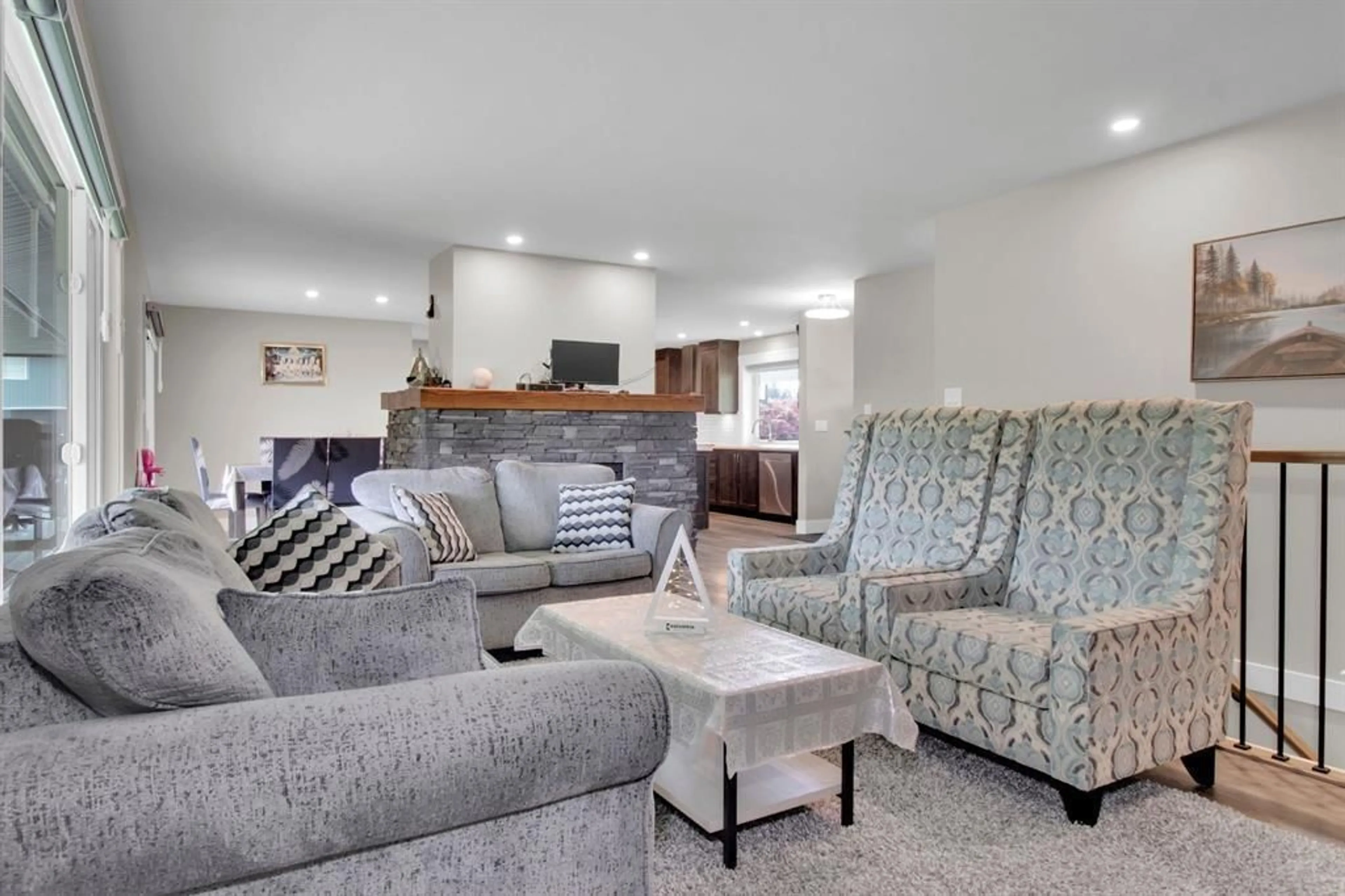 Living room with furniture, unknown for 8972 DEWDNEY TRUNK ROAD, Mission British Columbia V2V6Y1