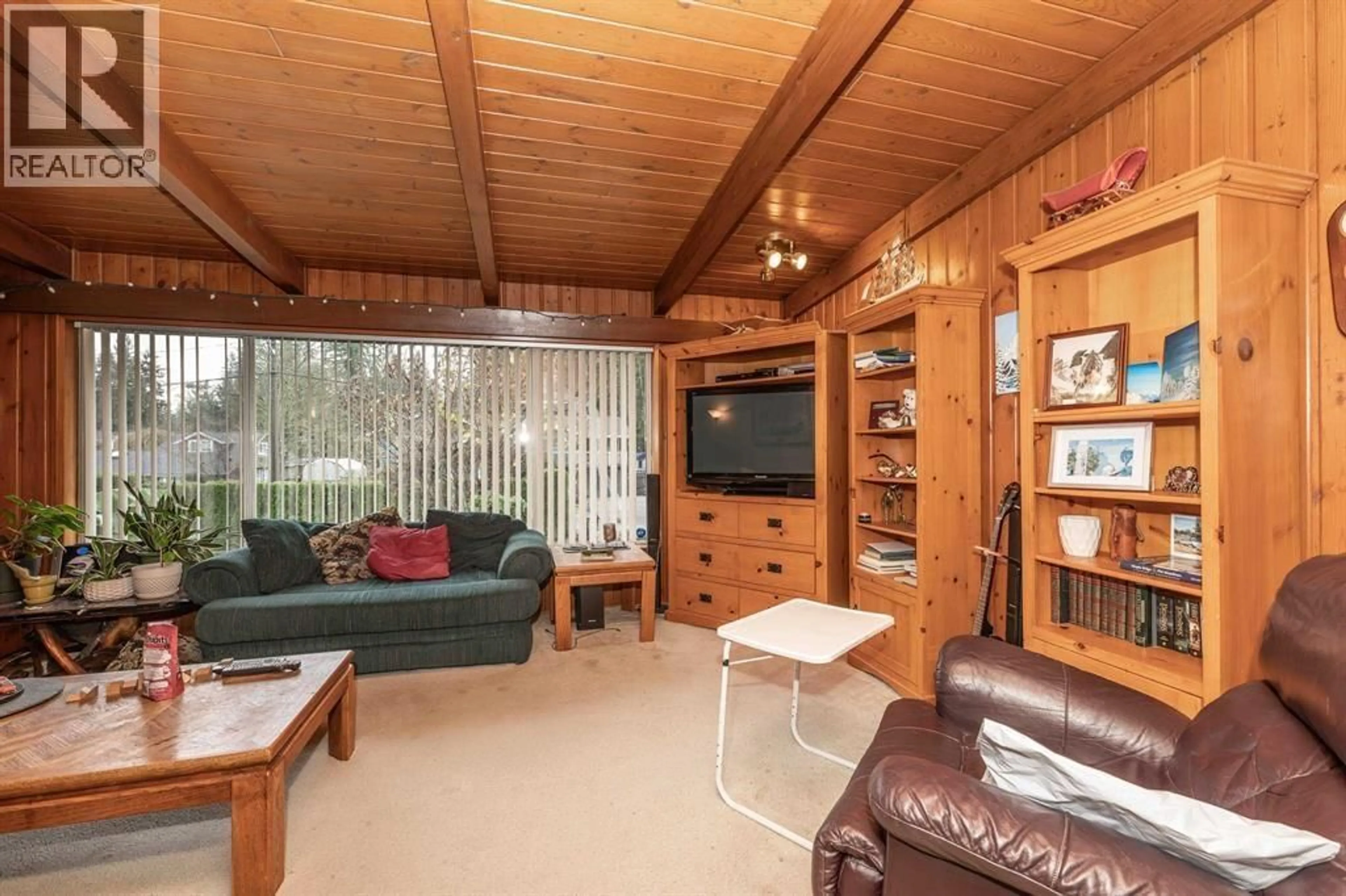 Living room with furniture, wood/laminate floor for 12250 SKILLEN STREET, Maple Ridge British Columbia V2X4X3