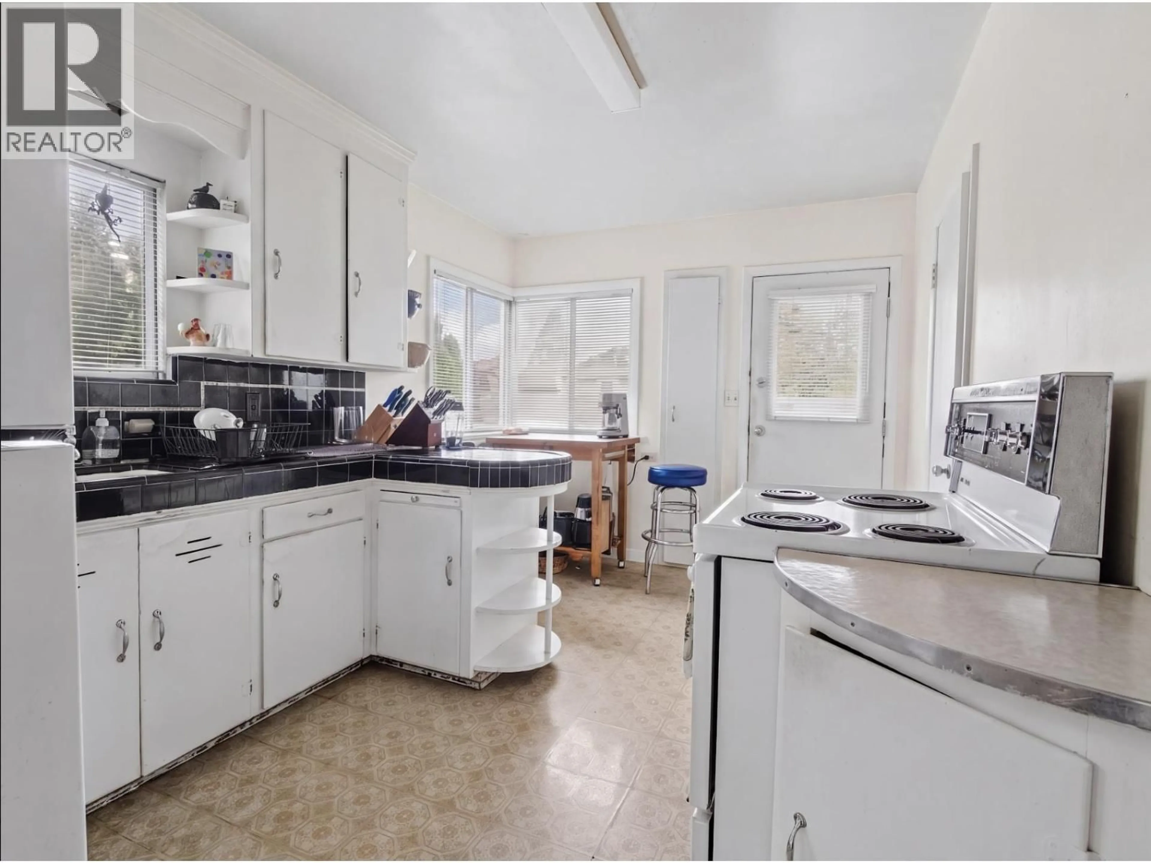 Standard kitchen, unknown for 455 29TH AVENUE, Vancouver British Columbia V5Y2L1