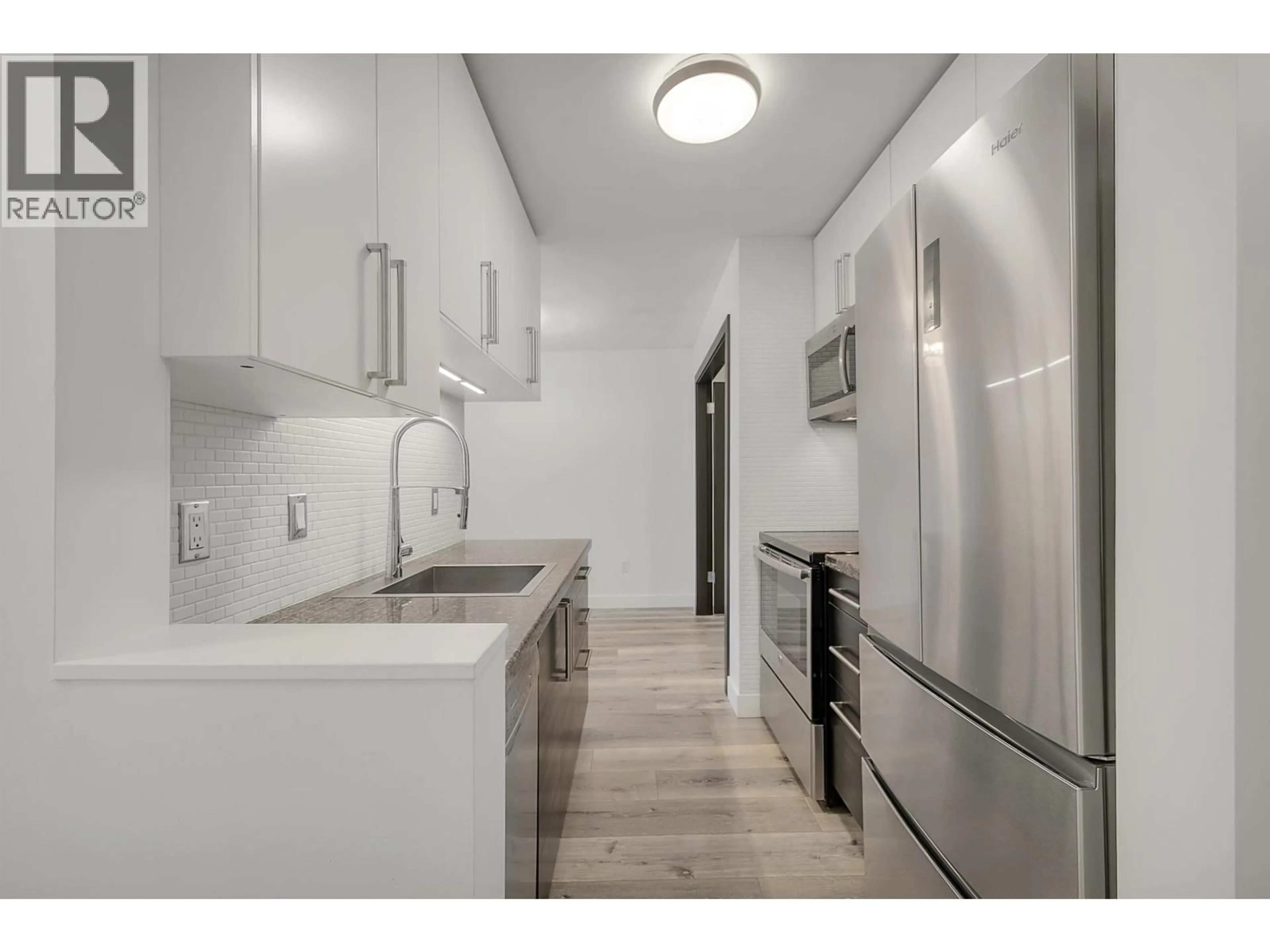 Standard kitchen, ceramic/tile floor for 302 - 170 3RD STREET, North Vancouver British Columbia V7L1E6