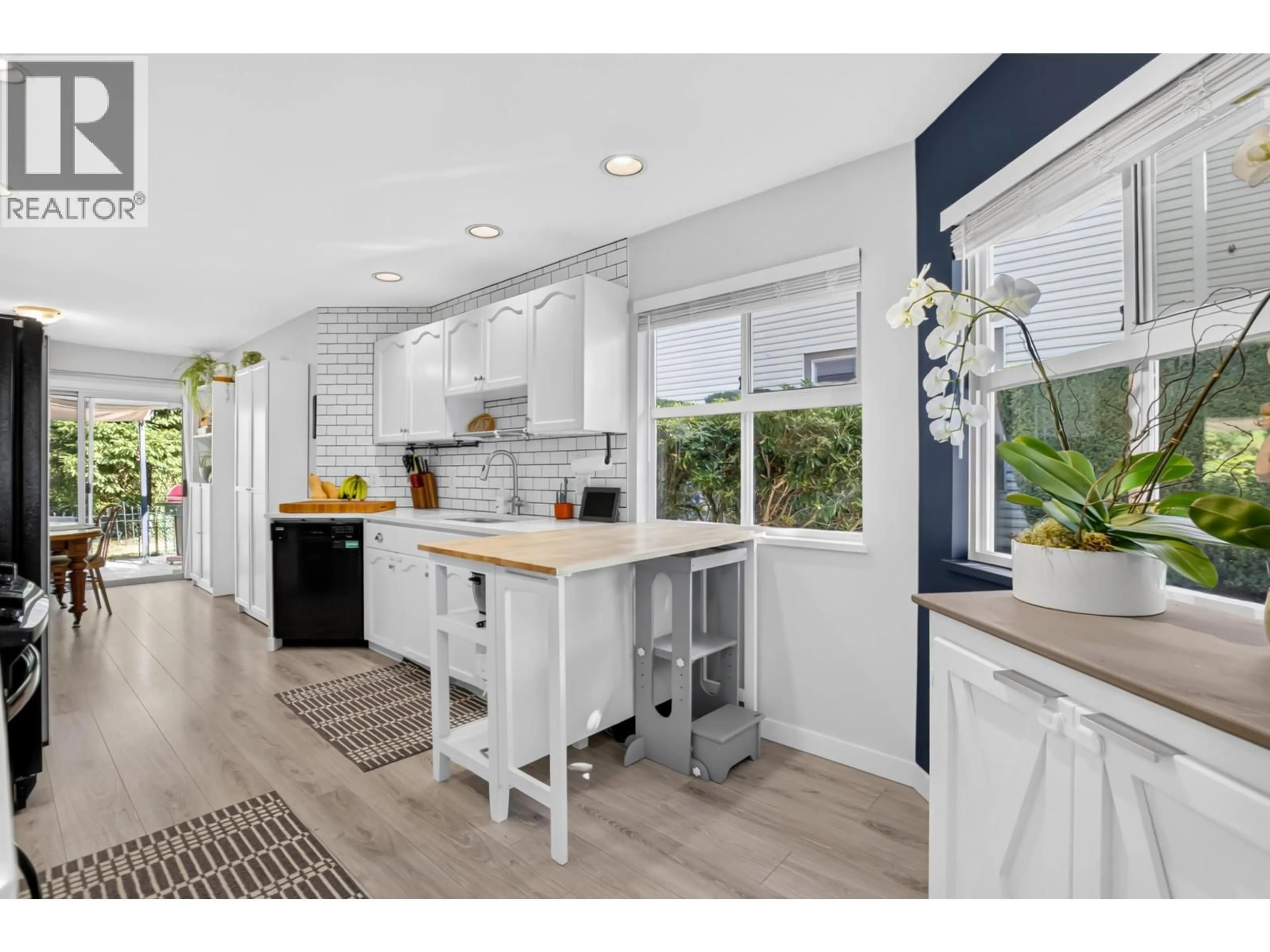 Open concept kitchen, unknown for 11 - 22751 HANEY, Maple Ridge British Columbia V2X2N2