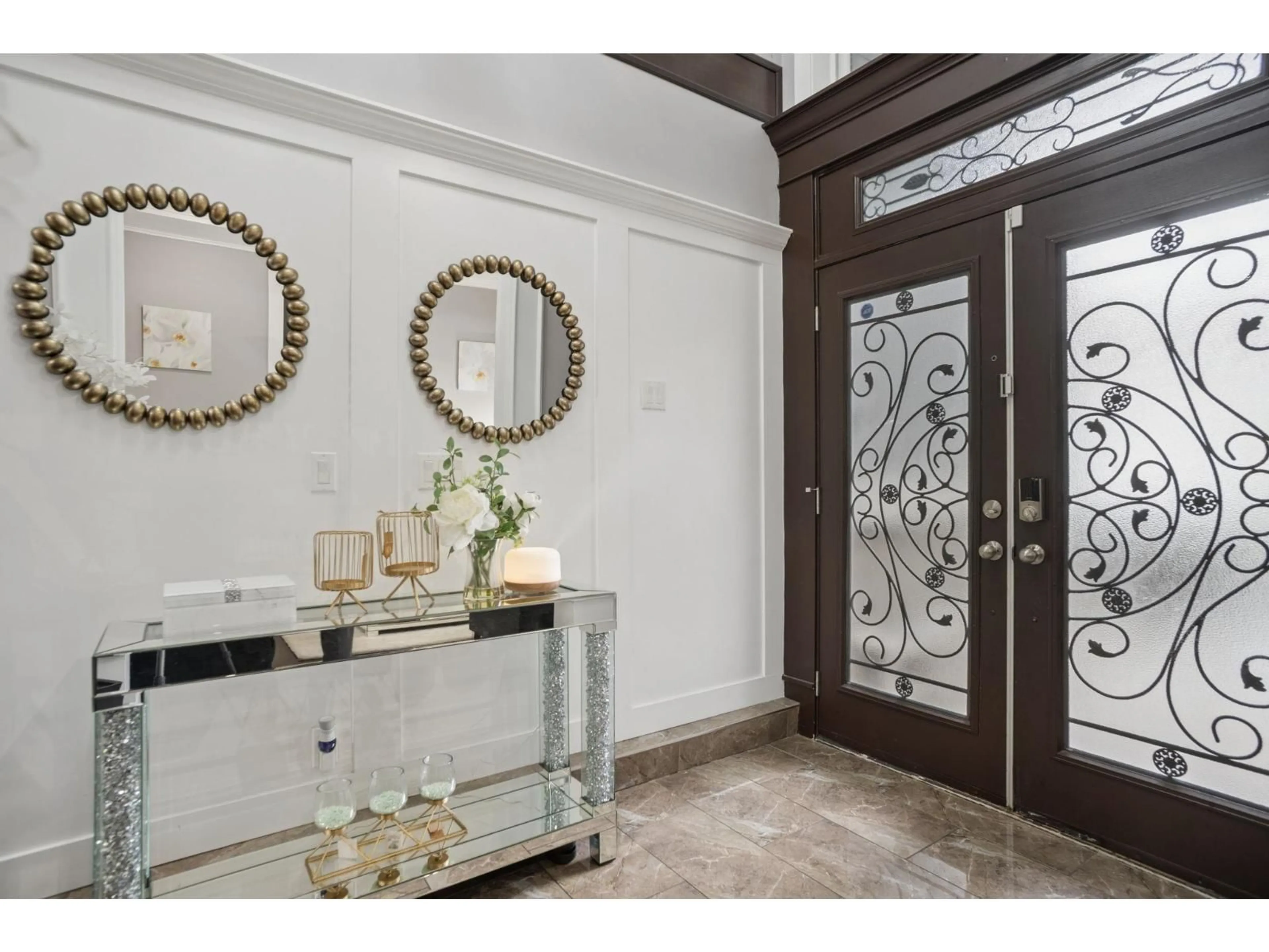 Indoor entryway for 17737 102 AVENUE, Surrey British Columbia V4N5V8