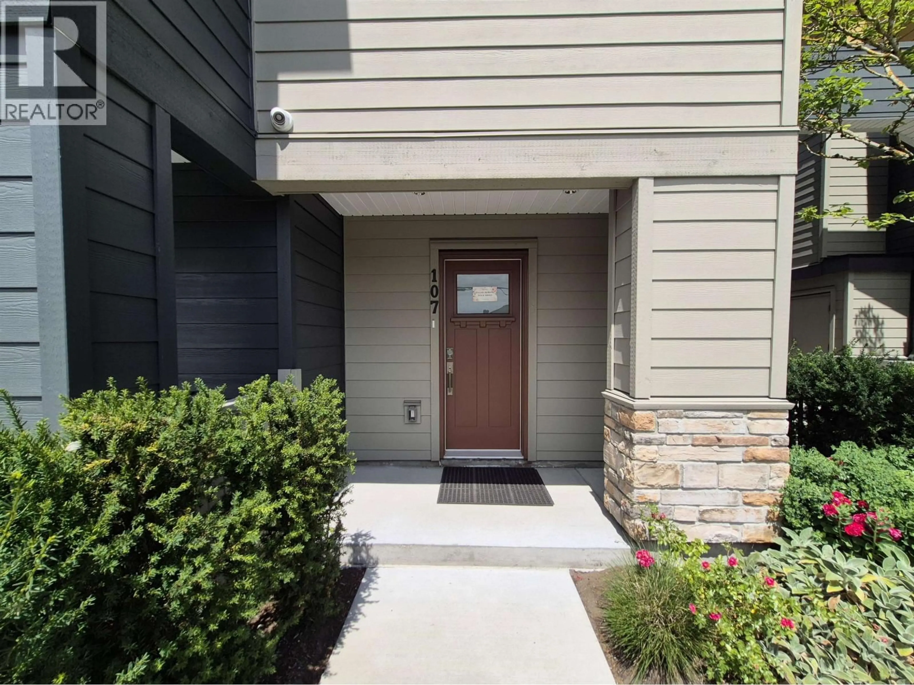 Indoor entryway for 107 - 8233 WILLIAMS ROAD, Richmond British Columbia V7A1G4