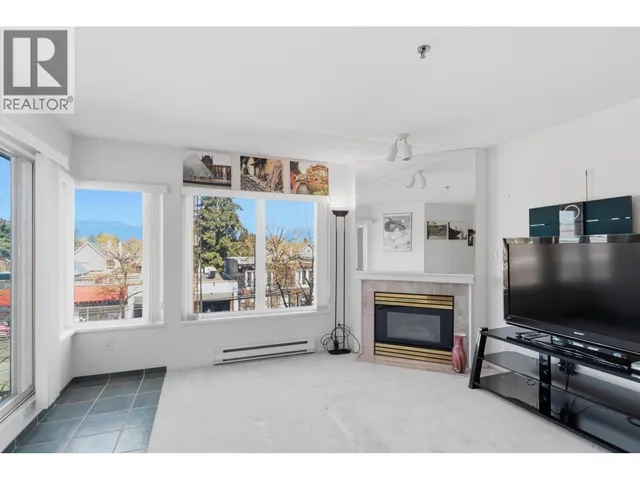 211 - 3250 BROADWAY, Vancouver 4