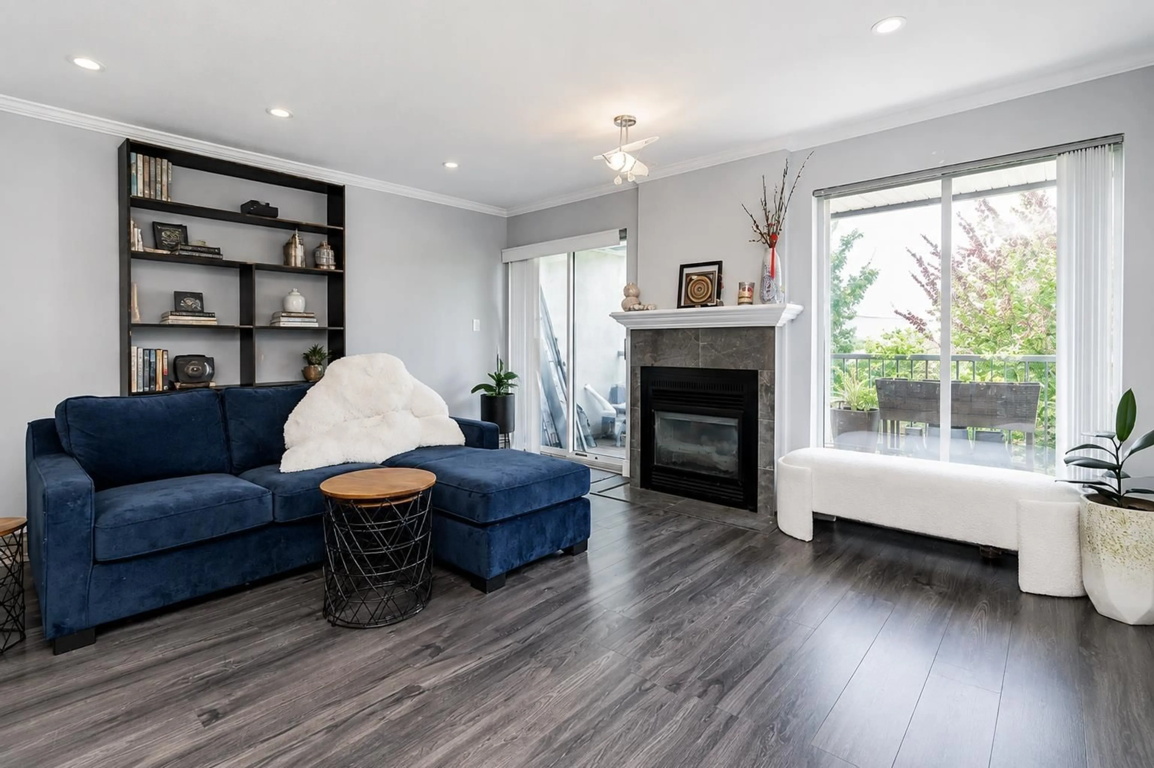 Living room with furniture, wood/laminate floor for 36 - 8533 BROADWAY STREET, Chilliwack British Columbia V2P5V4