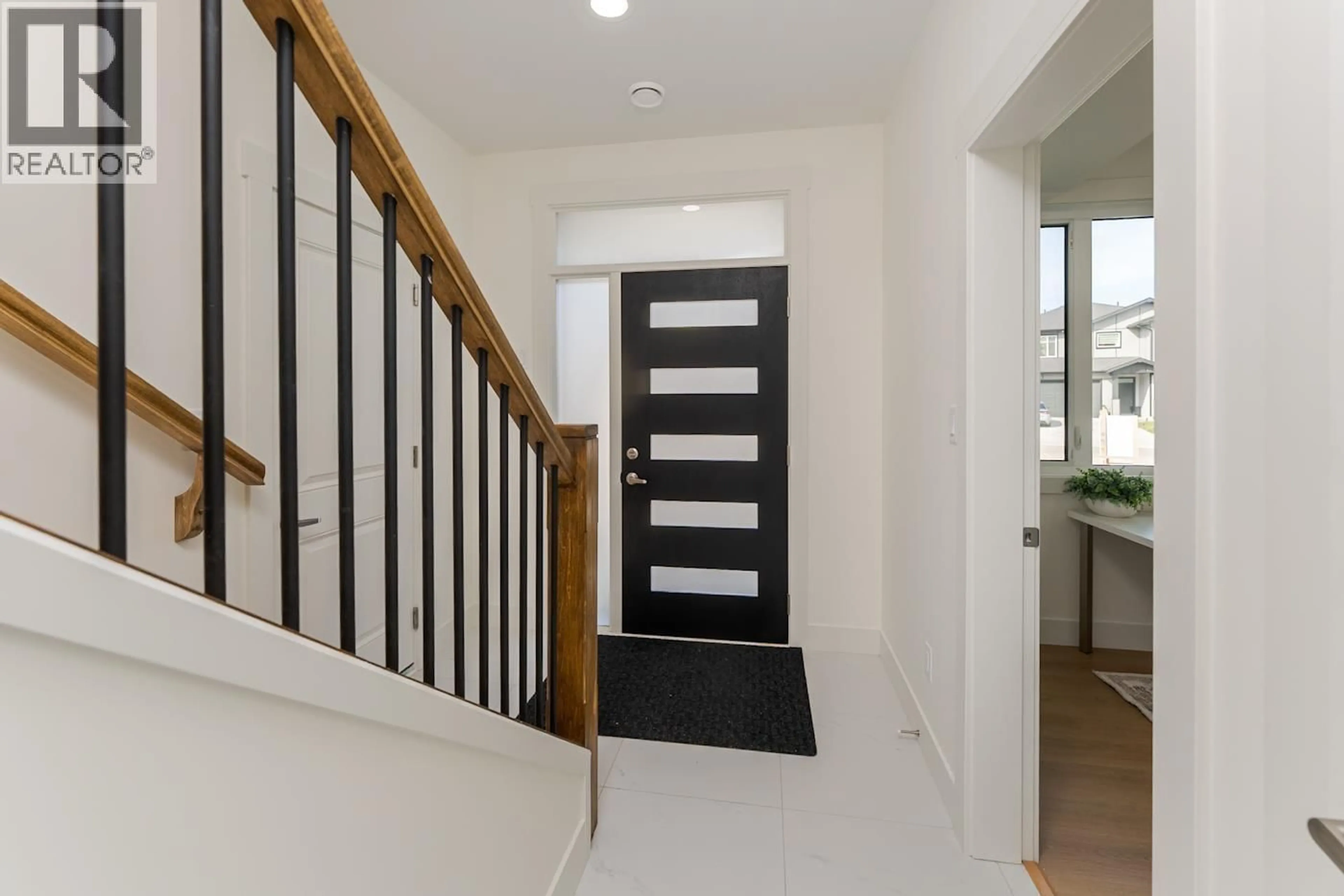 Indoor entryway for 7990 SOUTHRIDGE AVENUE, Prince George British Columbia V2N6S4