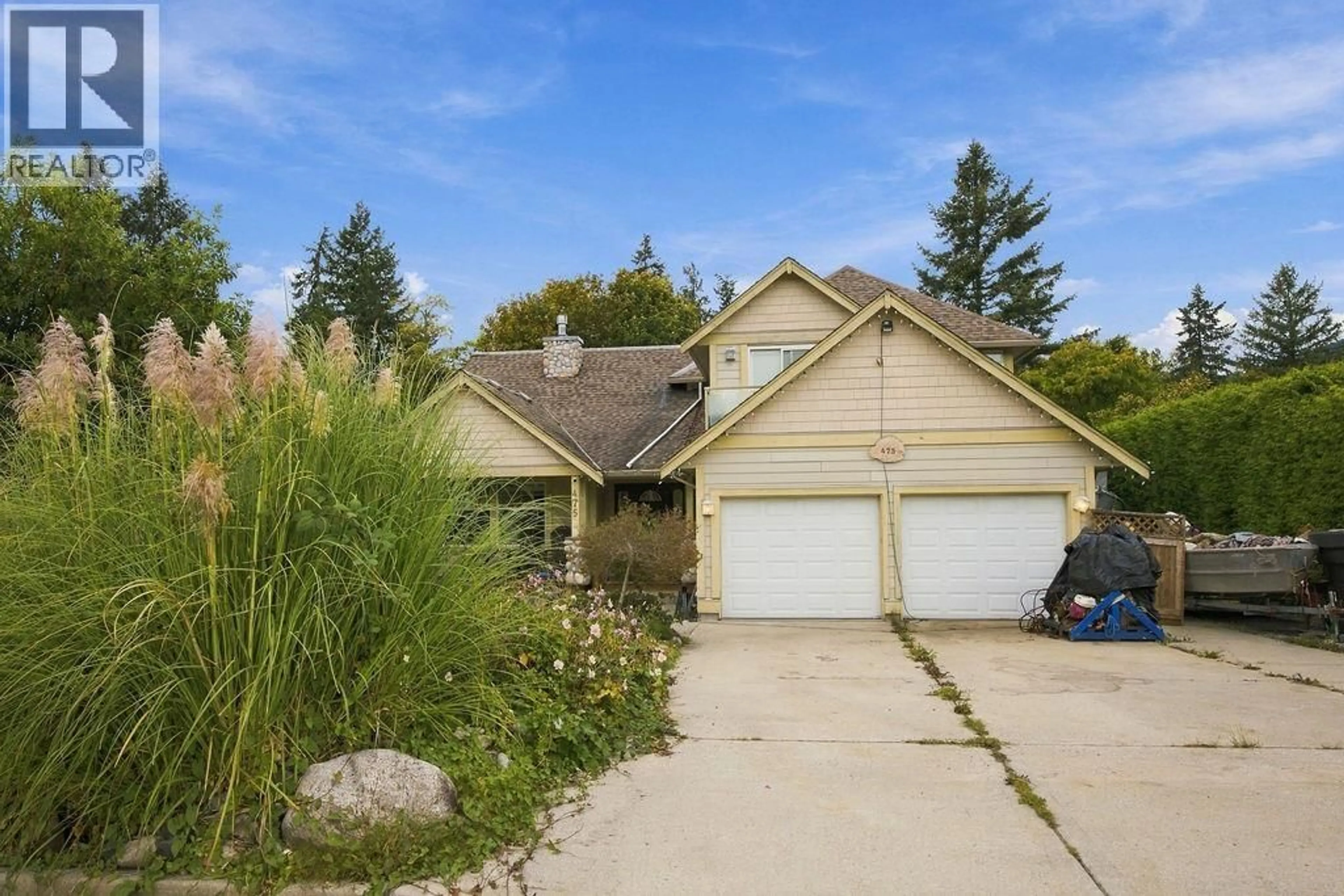 A pic from outside/outdoor area/front of a property/back of a property/a pic from drone, street for 475 HARRY ROAD, Gibsons British Columbia V0N1V5