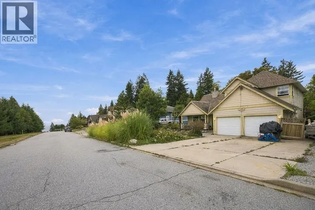 475 HARRY ROAD, Gibsons 3