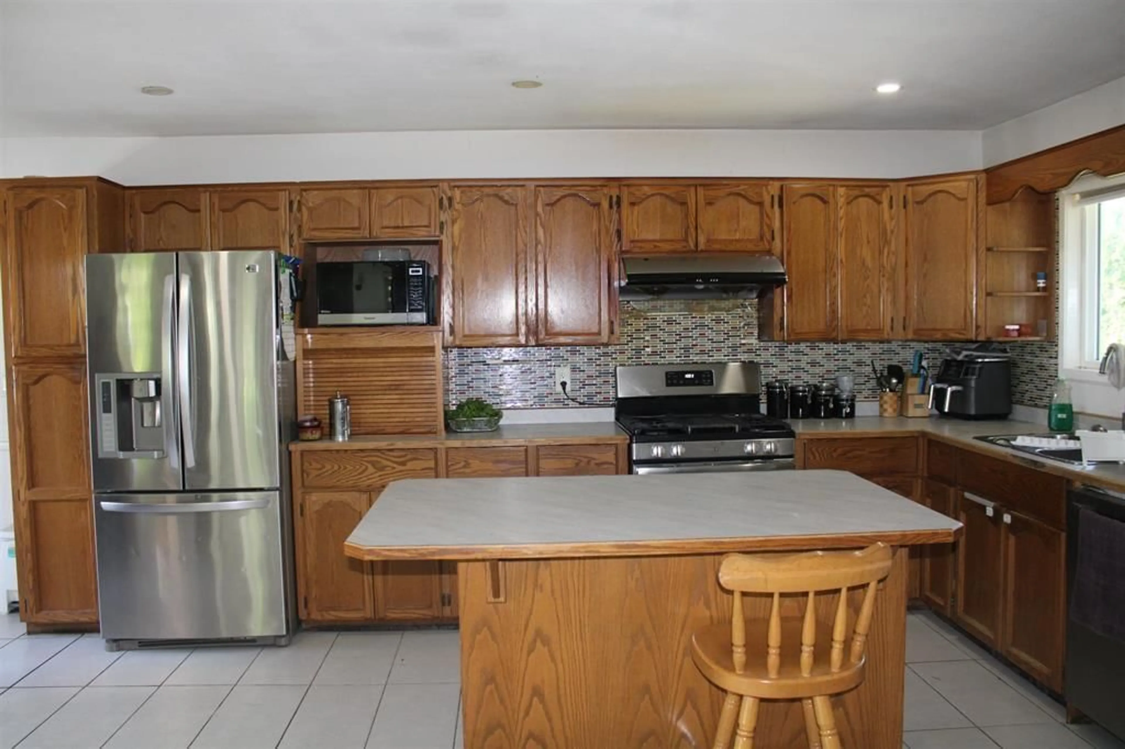 Standard kitchen, unknown for 3752 HARWOOD CRESCENT, Abbotsford British Columbia V2S7A6