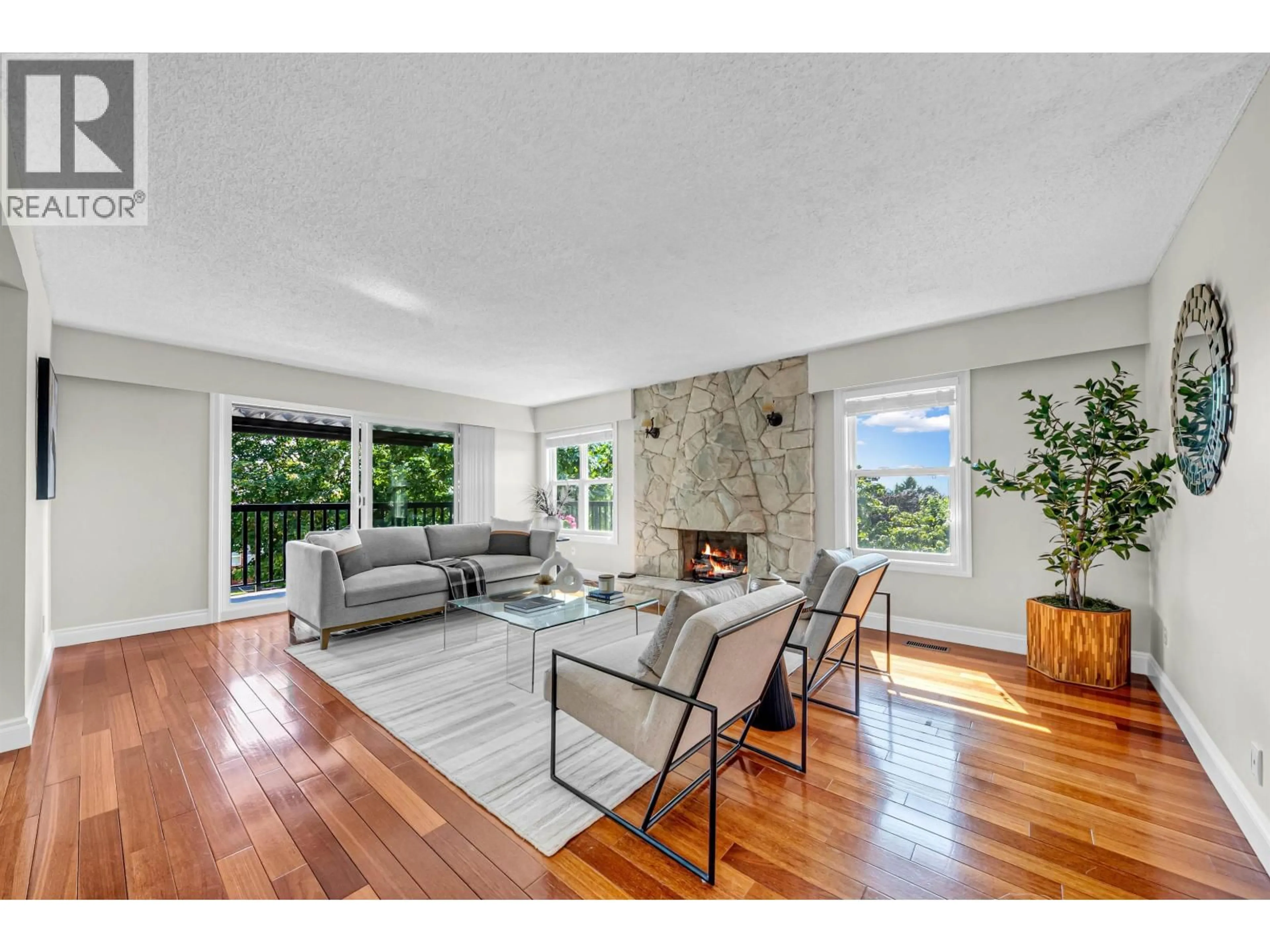 Living room with furniture, unknown for 7347 QUEENSTON COURT, Burnaby British Columbia V5A3M5