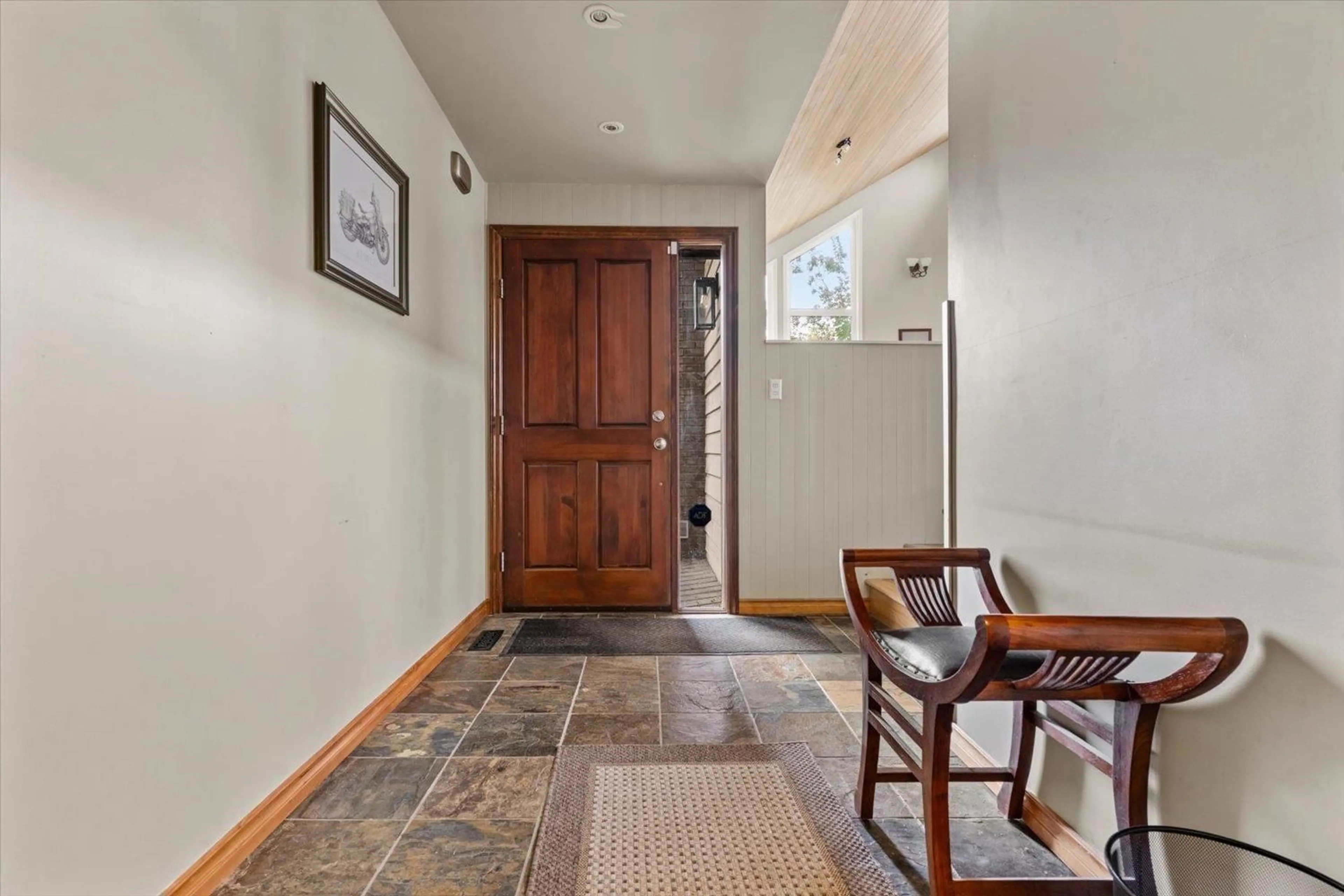 Indoor entryway for 47390 SWALLOW CRESCENT, Chilliwack British Columbia V2P7P9