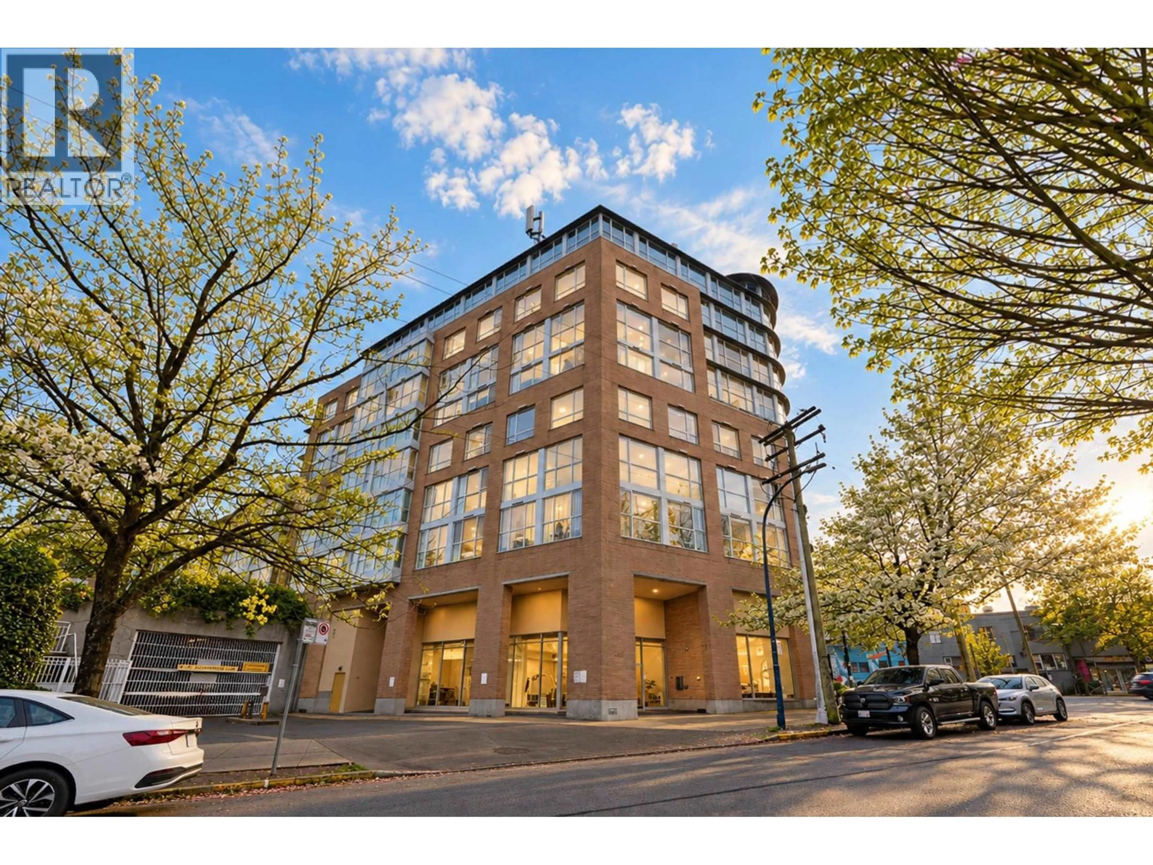 Indoor foyer for 402 - 288 8TH AVENUE, Vancouver British Columbia V5T4S8