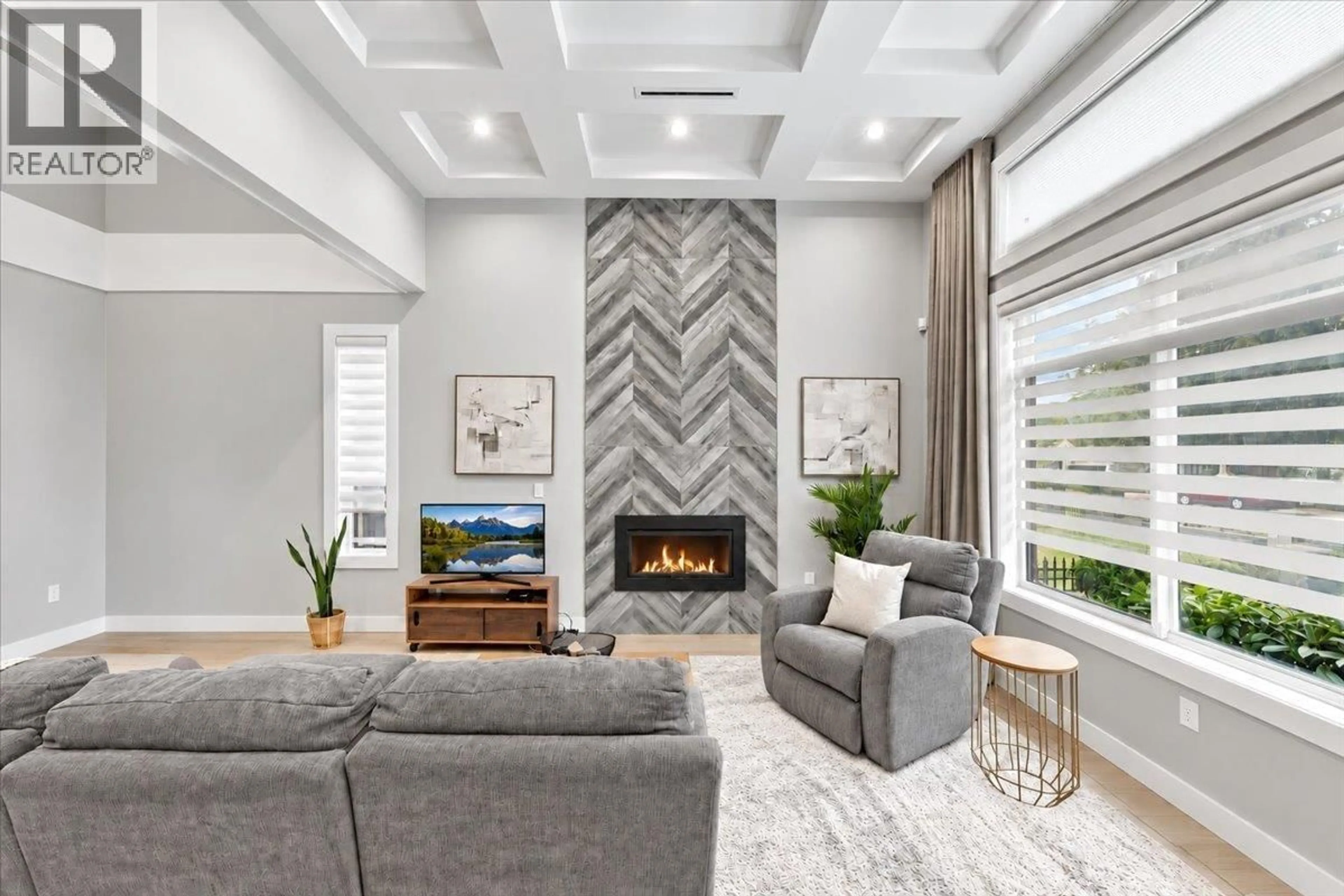 Living room with furniture, unknown for 4348 CARLETON AVENUE, Burnaby British Columbia V5G3B6