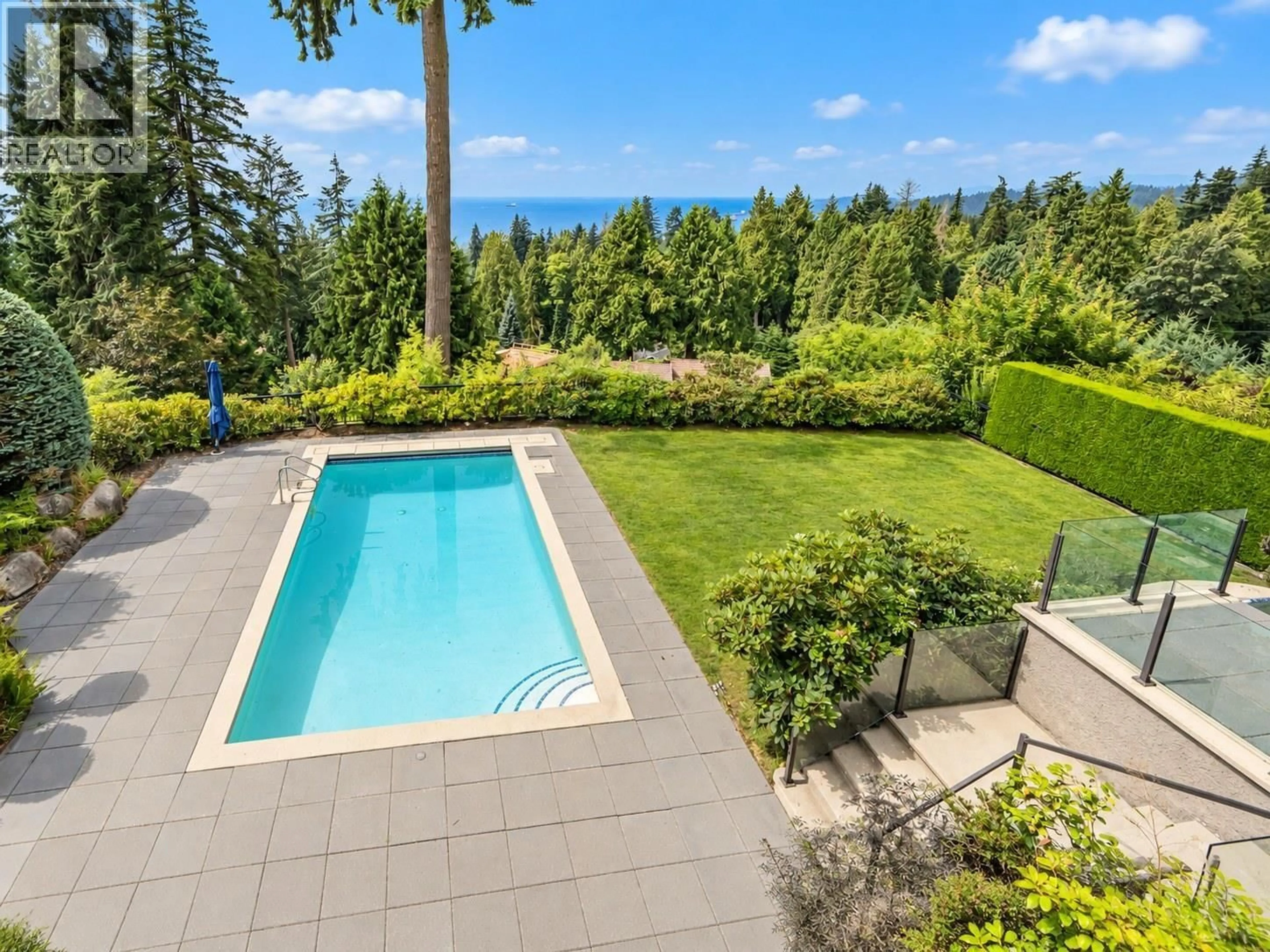Pool for 2638 QUEENS AVENUE, West Vancouver British Columbia V7V2Z1