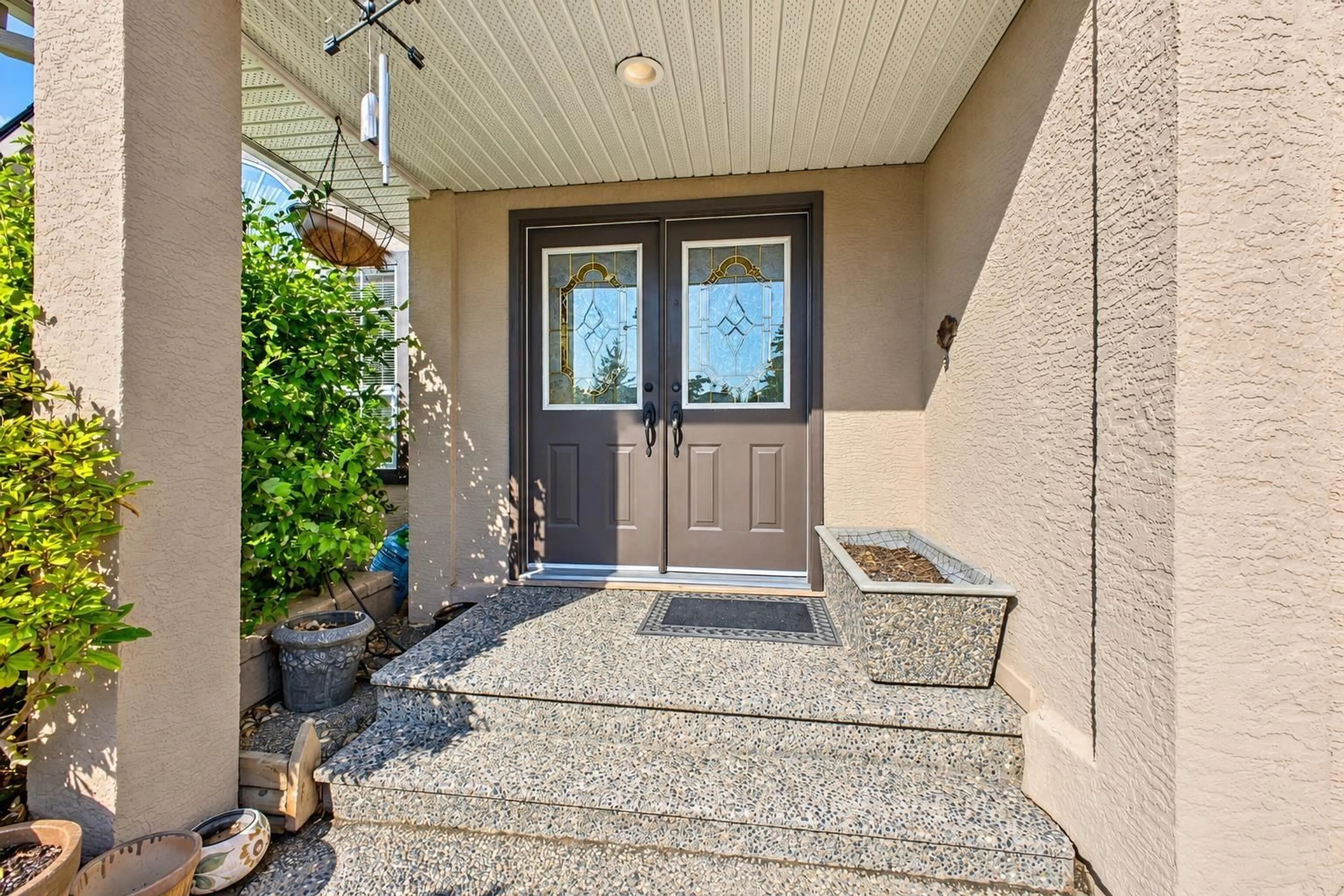 Indoor entryway for 13655 58 AVENUE, Surrey British Columbia V3X3H9