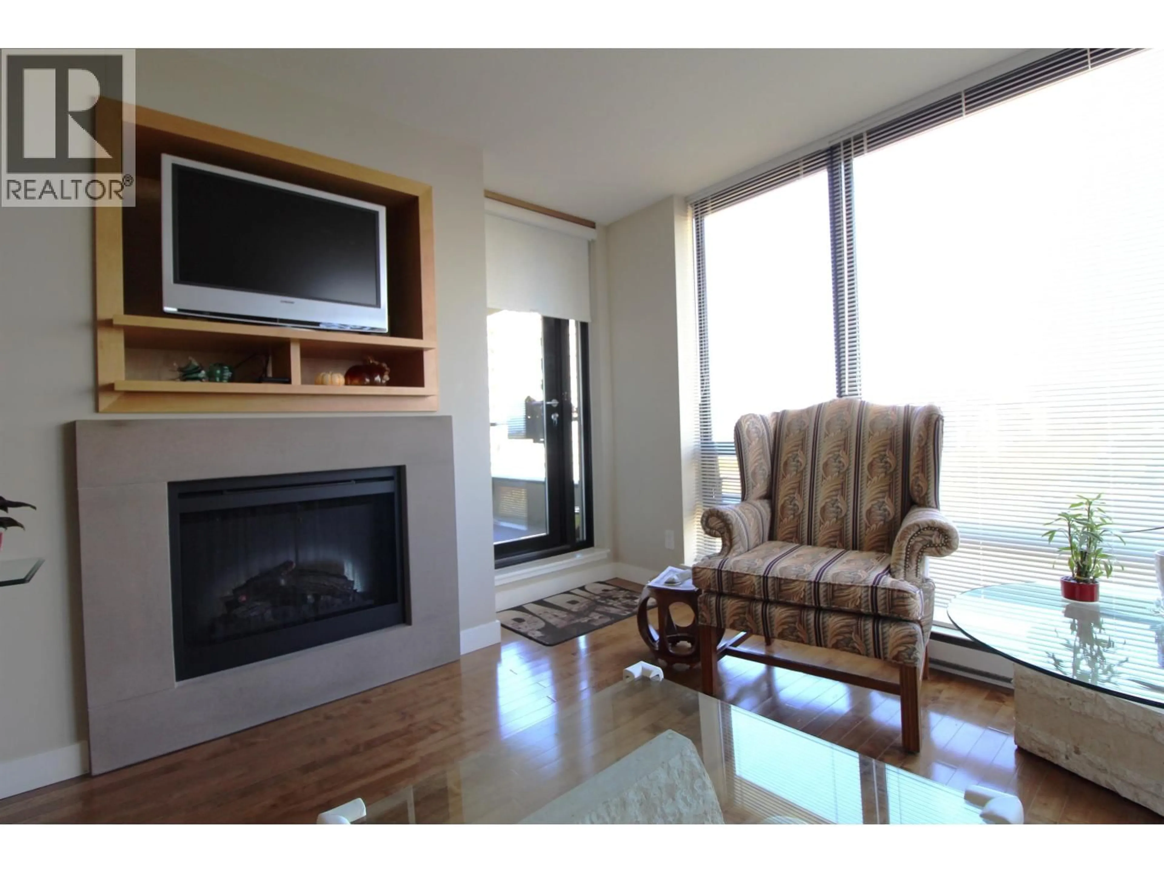 Living room with furniture, wood/laminate floor for 1106 - 9133 HEMLOCK DRIVE, Richmond British Columbia V6Y4J9