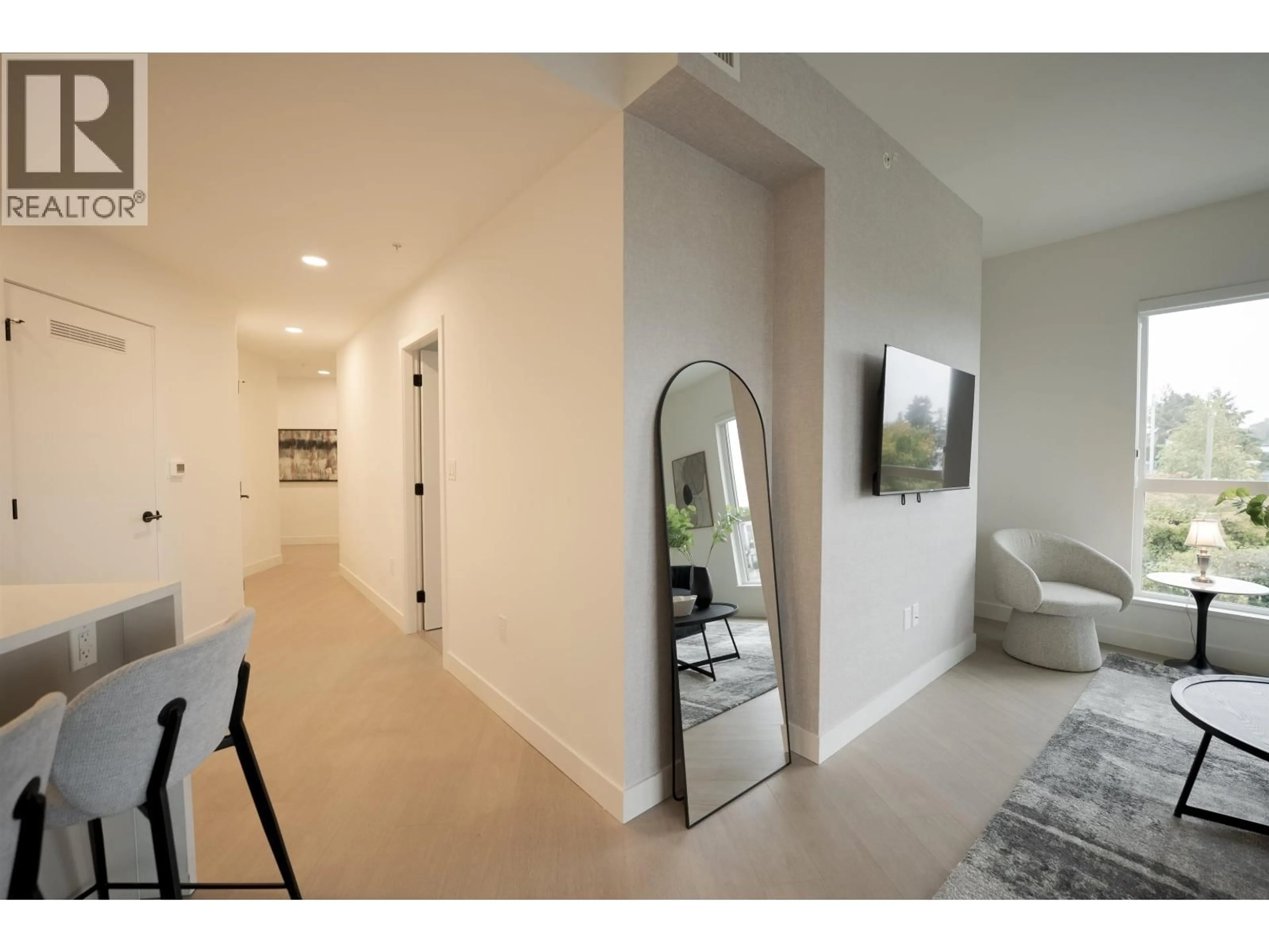 Unknown for 360 - 422 3RD STREET, North Vancouver British Columbia V7L0K1