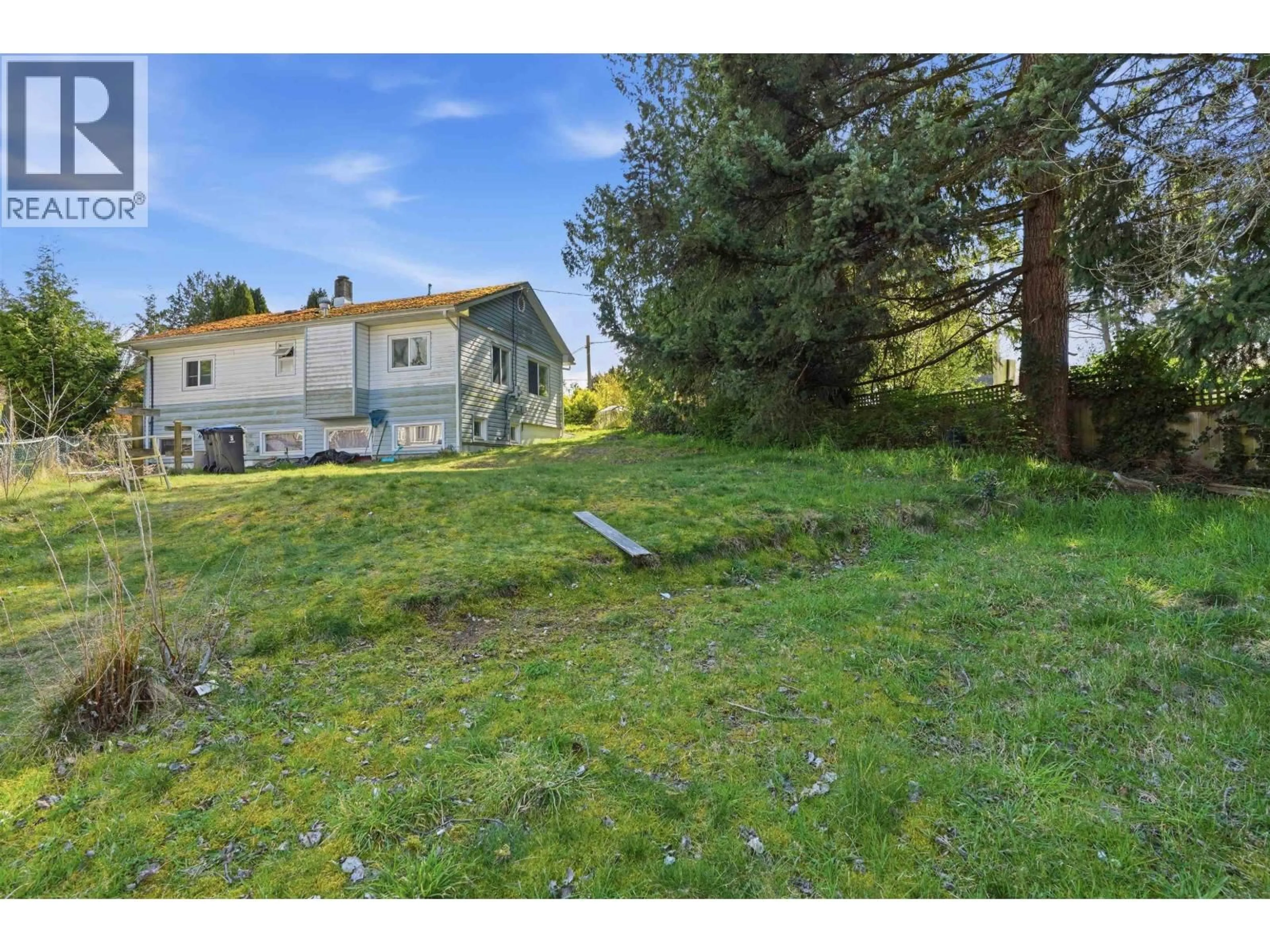 A pic from outside/outdoor area/front of a property/back of a property/a pic from drone, unknown for 5689 PORPOISE BAY ROAD, Sechelt British Columbia V0N1V0