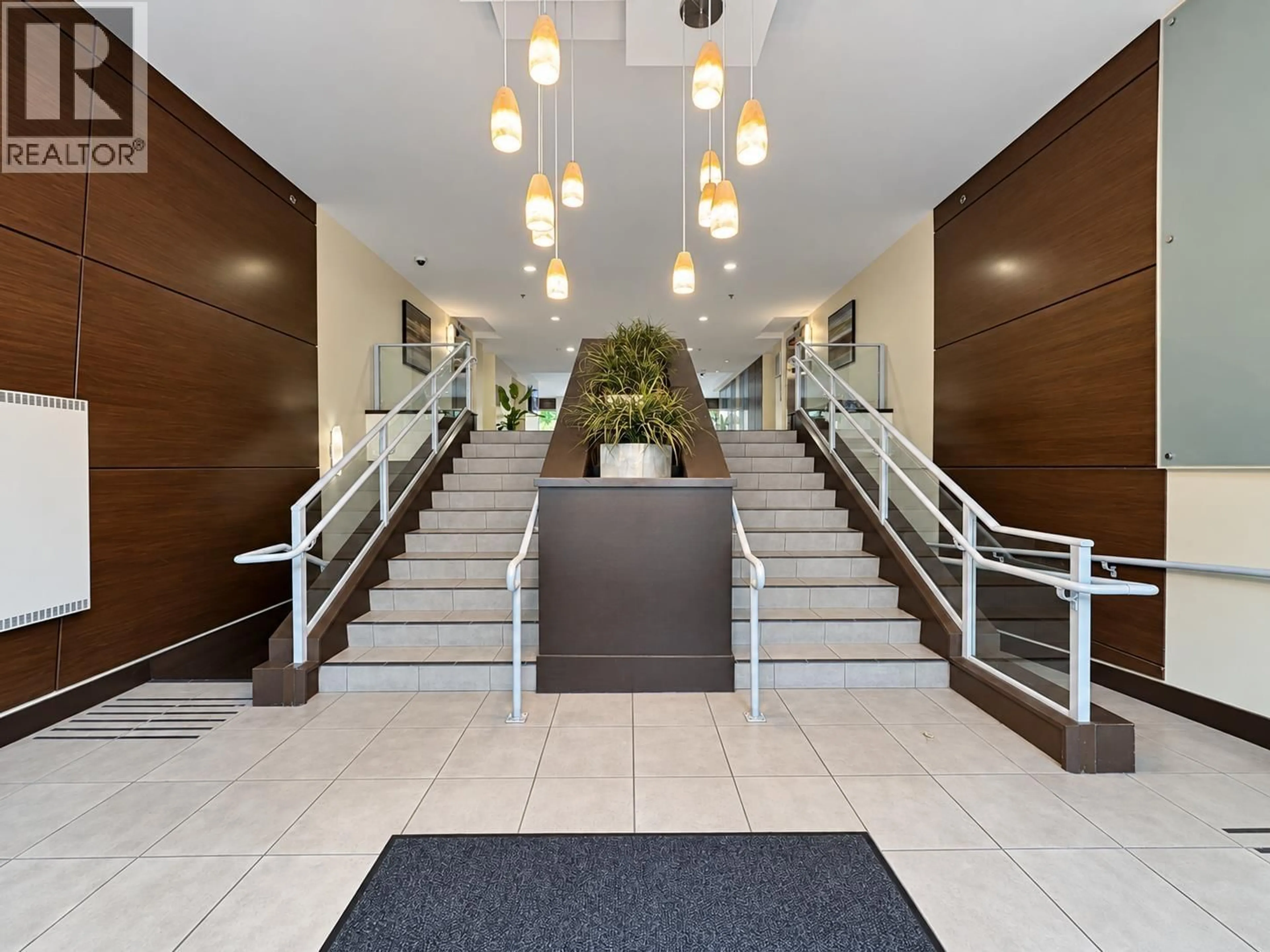 Indoor foyer for 815 - 5811 NO.3 ROAD, Richmond British Columbia V6X4L7