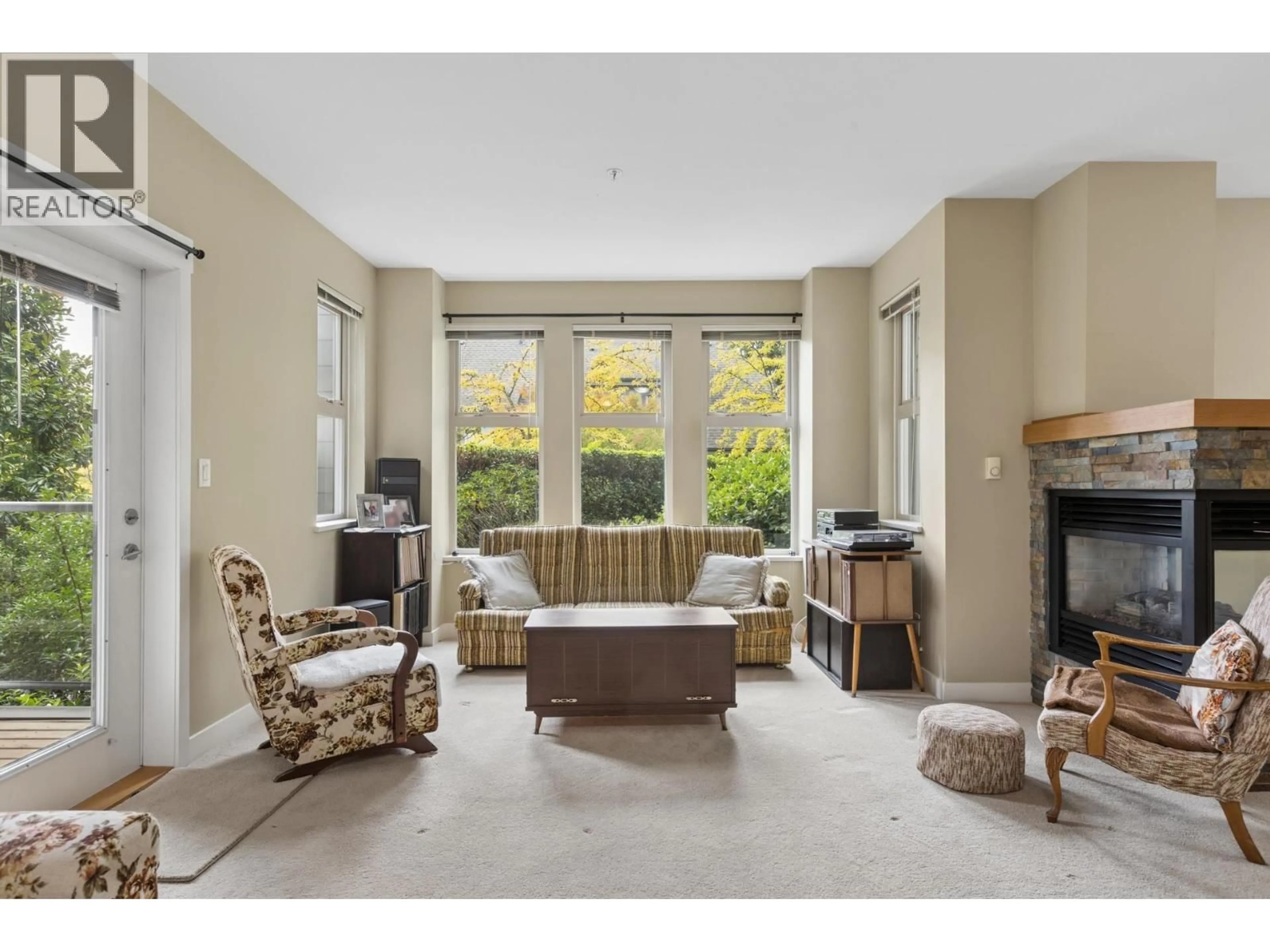 Living room with furniture, unknown for 206 - 188 29TH STREET, North Vancouver British Columbia V7N0A2