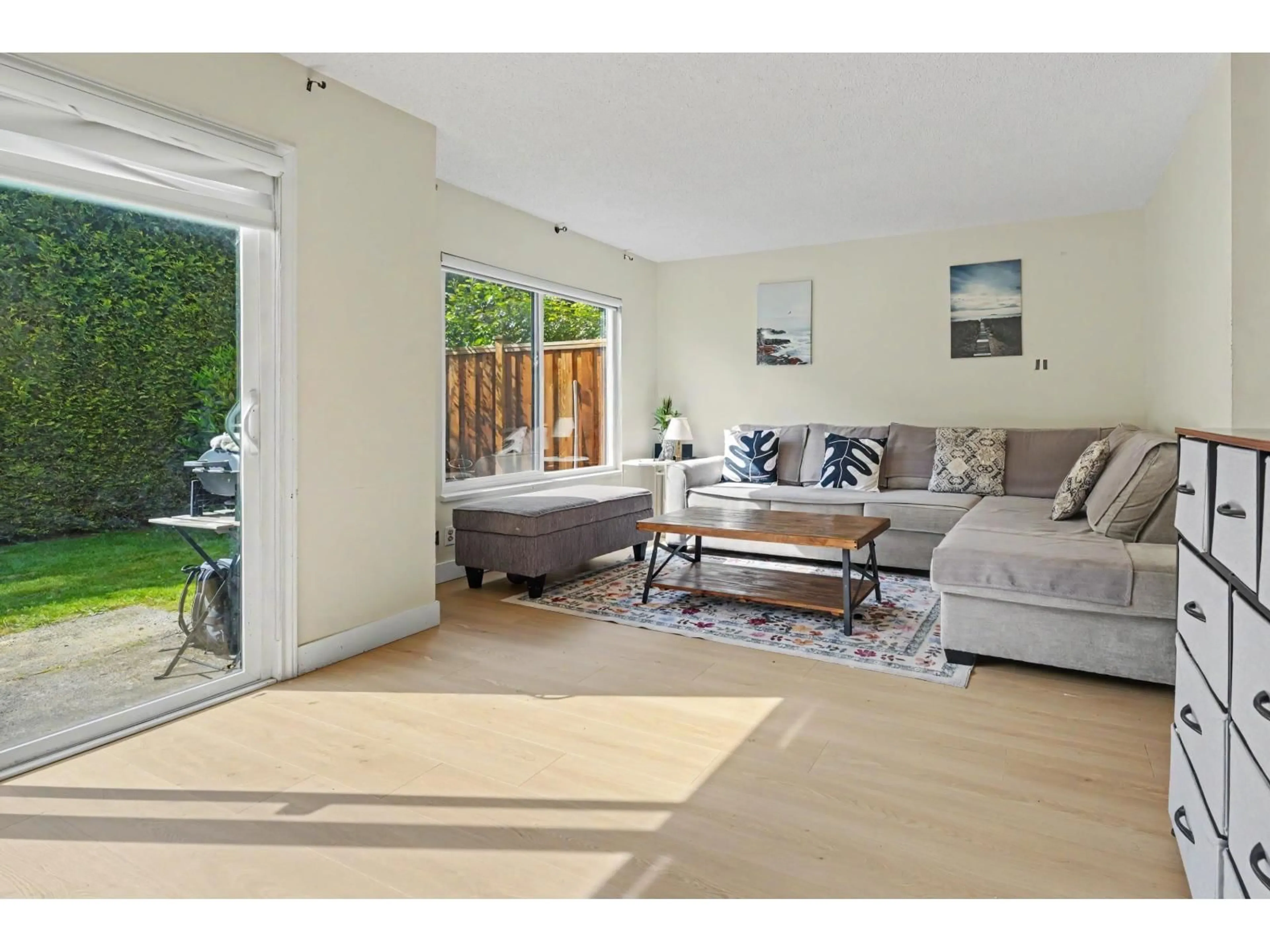 Living room with furniture, unknown for 94 - 13880 74 AVENUE, Surrey British Columbia V3W7E6