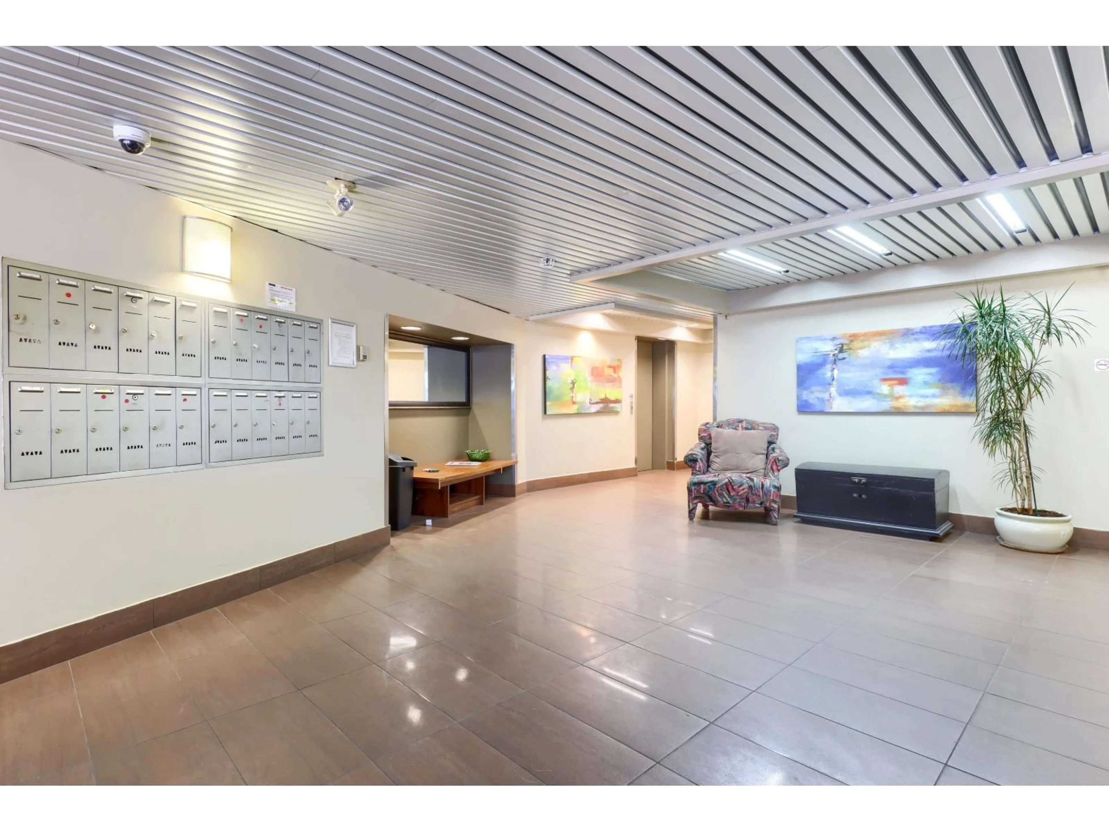 Lobby for 205 - 15213 PACIFIC AVENUE, White Rock British Columbia V4B1P8