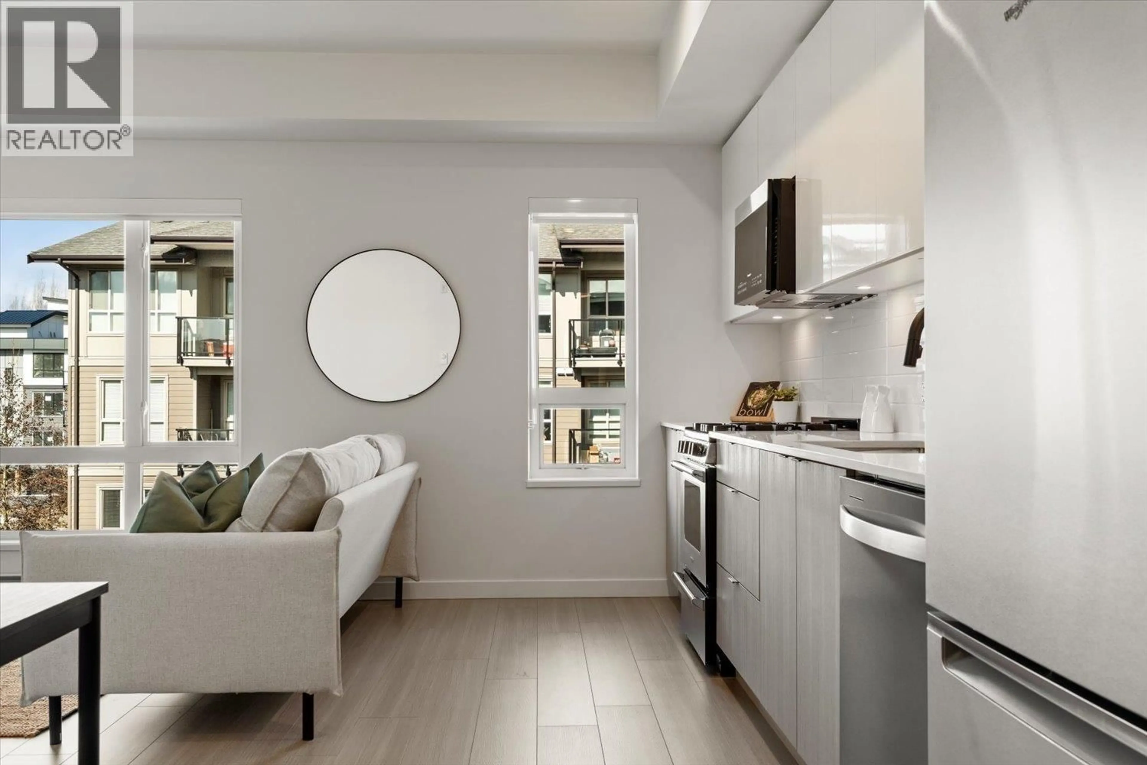 Open concept kitchen, ceramic/tile floor for 204 - 2277 HAWTHORNE AVENUE, Port Coquitlam British Columbia V3C1W7