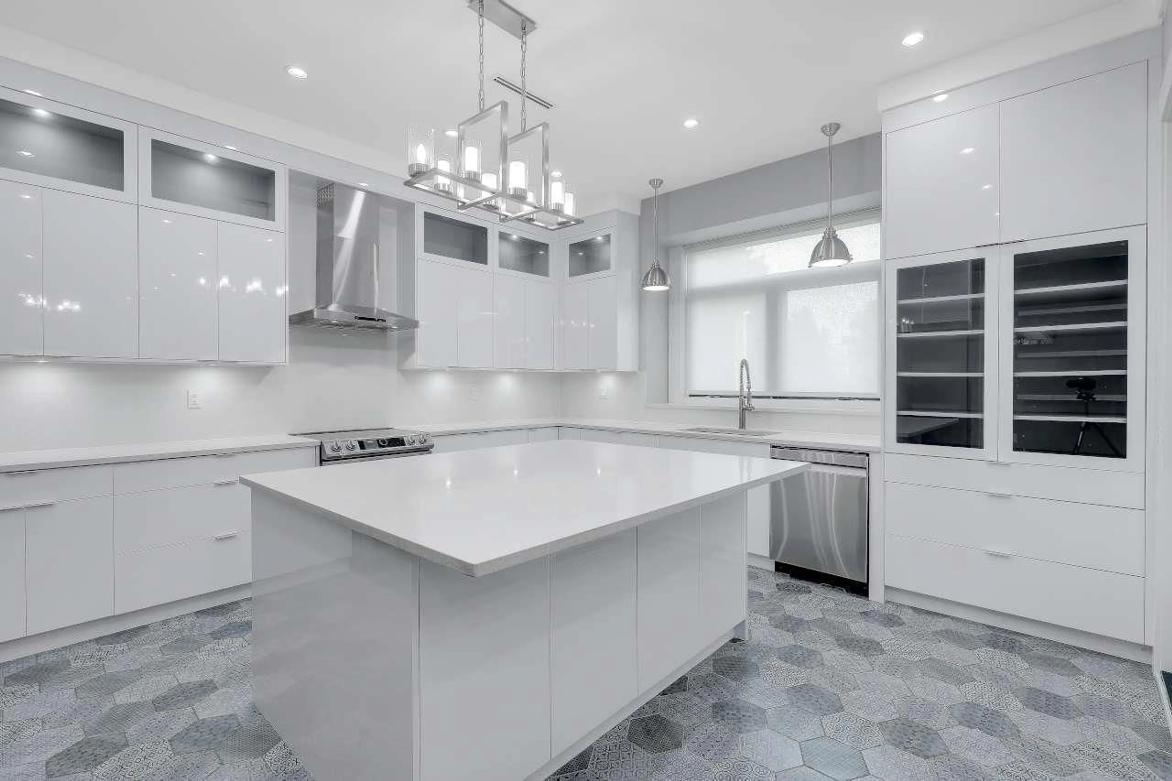 Contemporary kitchen, ceramic/tile floor for 13161 111 AVENUE, Surrey British Columbia V3T2S3