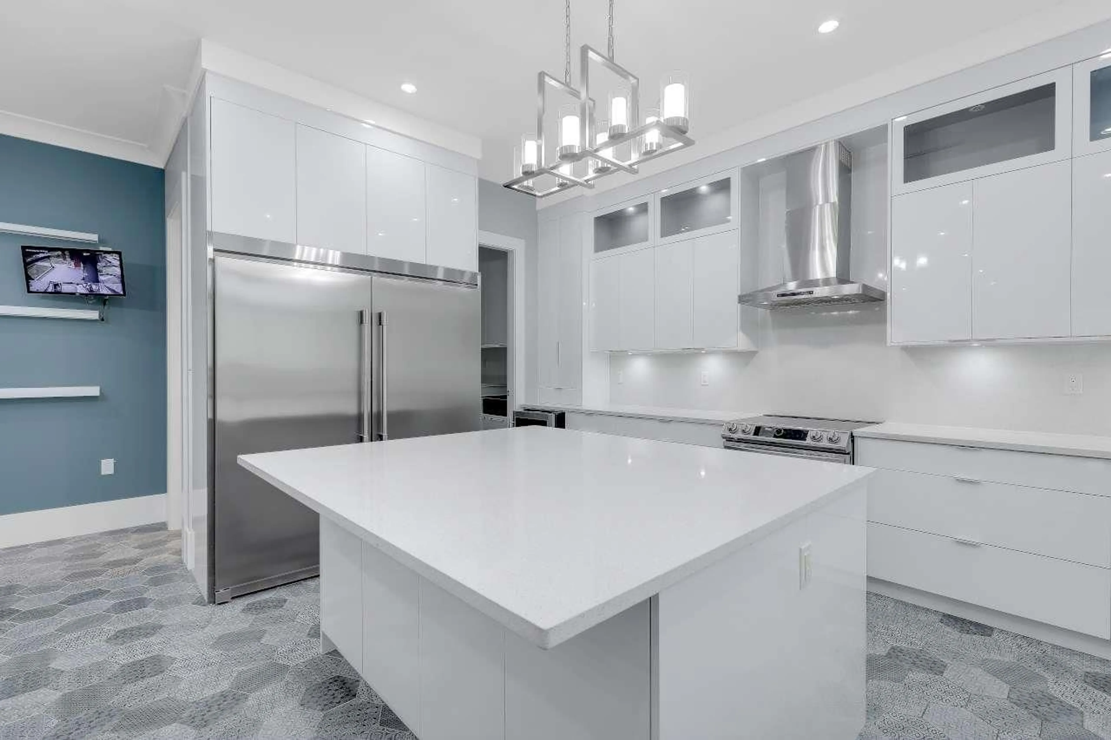 Contemporary kitchen, ceramic/tile floor for 13161 111 AVENUE, Surrey British Columbia V3T2S3