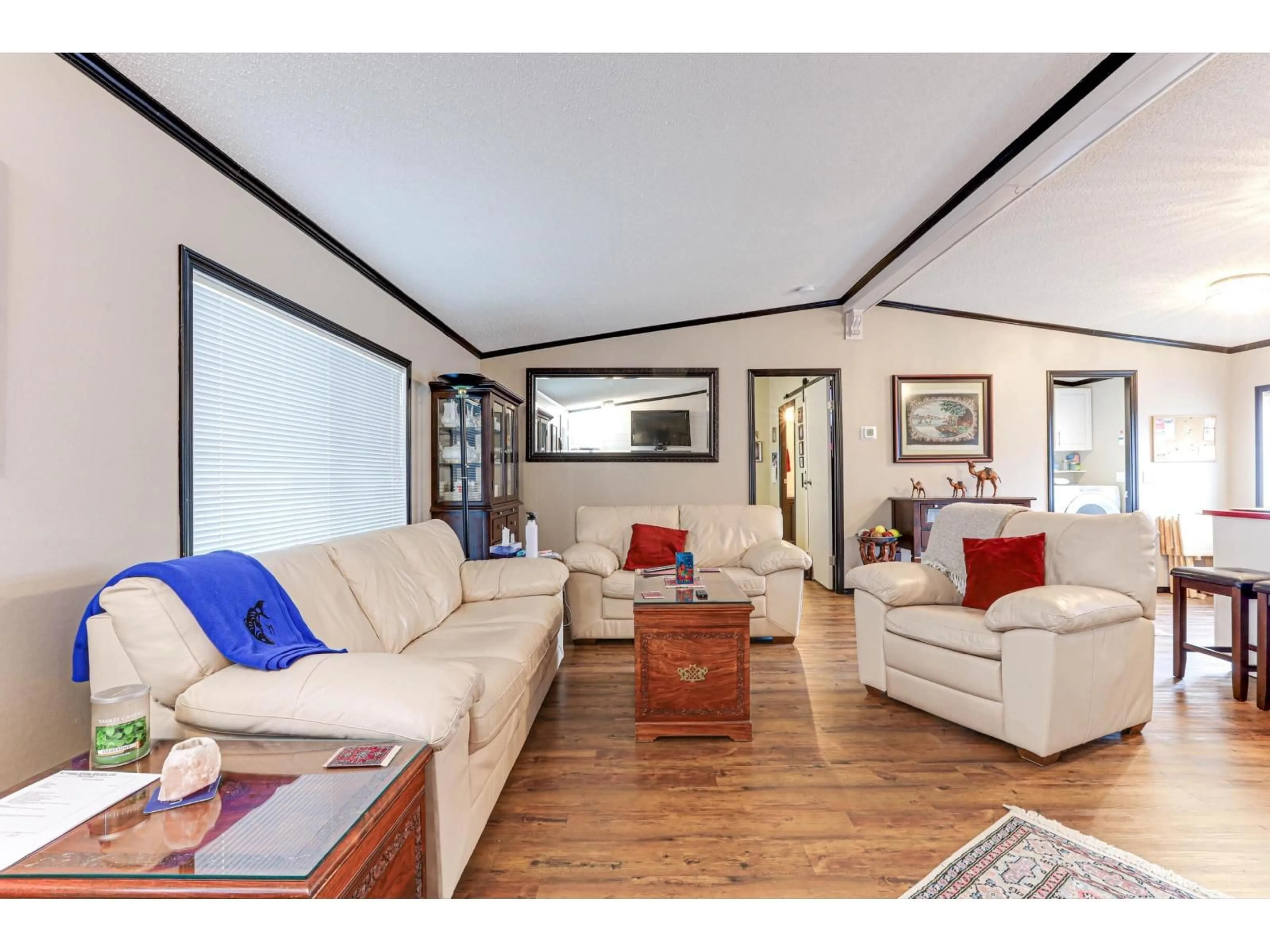 Living room with furniture, wood/laminate floor for 45 - 6035 VEDDER ROAD, Chilliwack British Columbia V2R1E5
