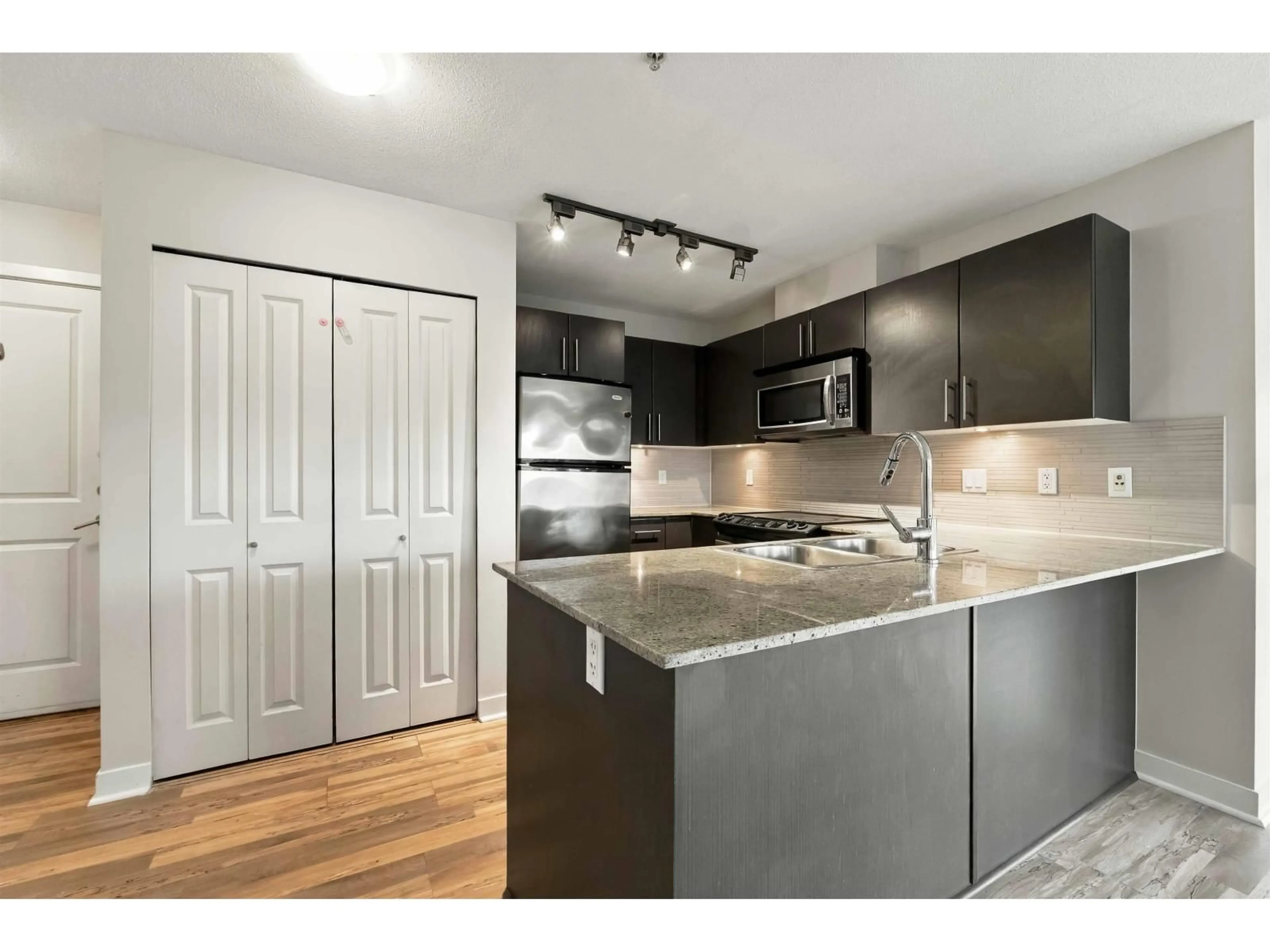 Standard kitchen, wood/laminate floor for 328 - 8915 202 STREET, Langley British Columbia V1M0B5