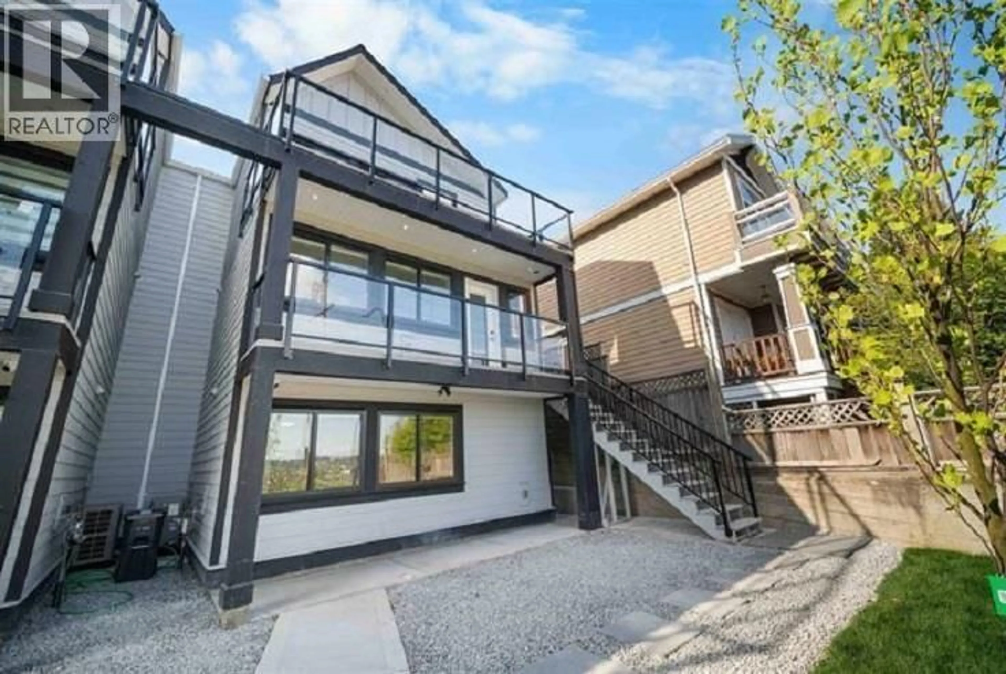 A pic from outside/outdoor area/front of a property/back of a property/a pic from drone, unknown for 1 - 1923 RIVER DRIVE, New Westminster British Columbia V3M2B1