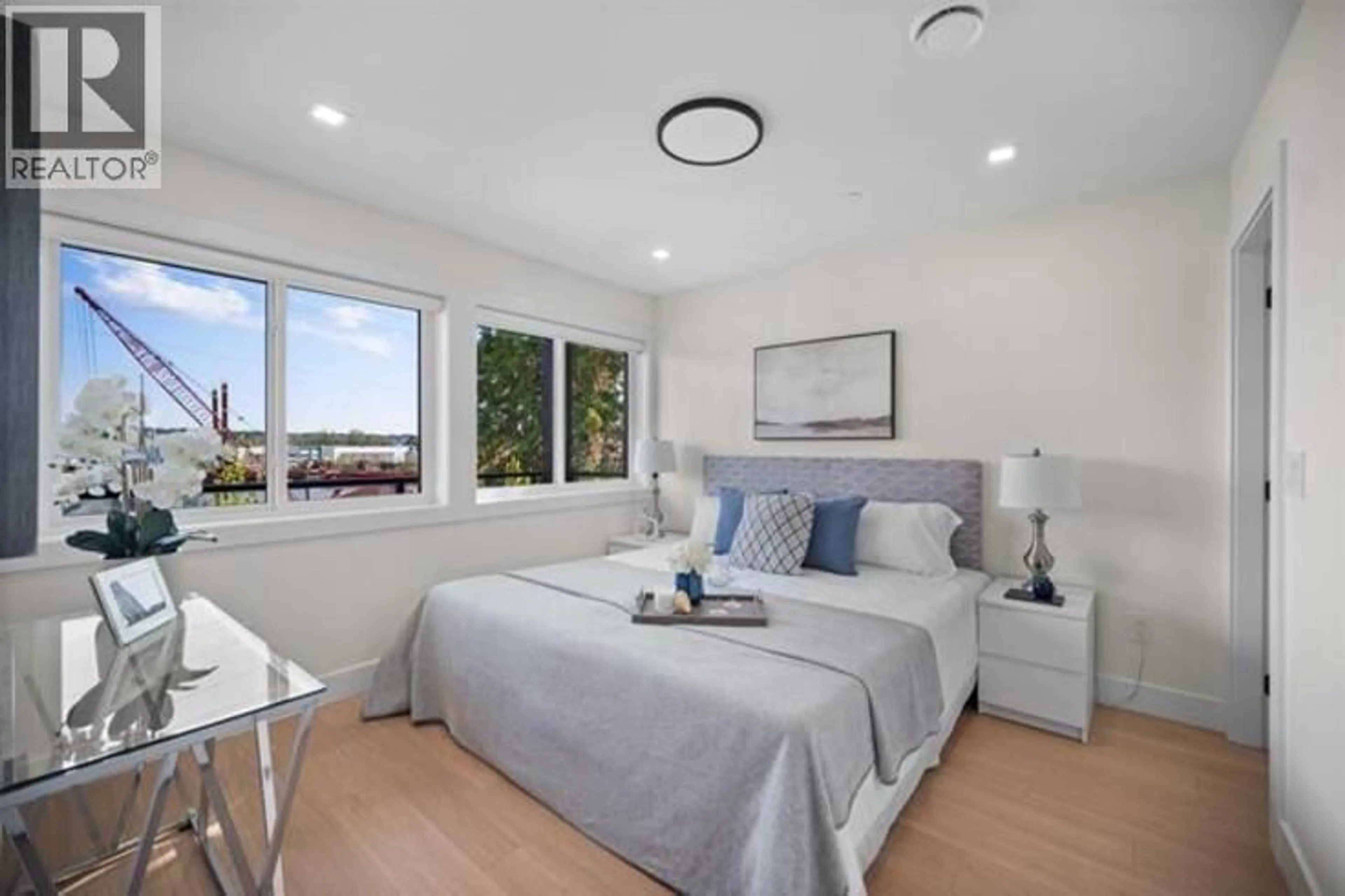 Bedroom with bed, unknown for 1 - 1923 RIVER DRIVE, New Westminster British Columbia V3M2B1