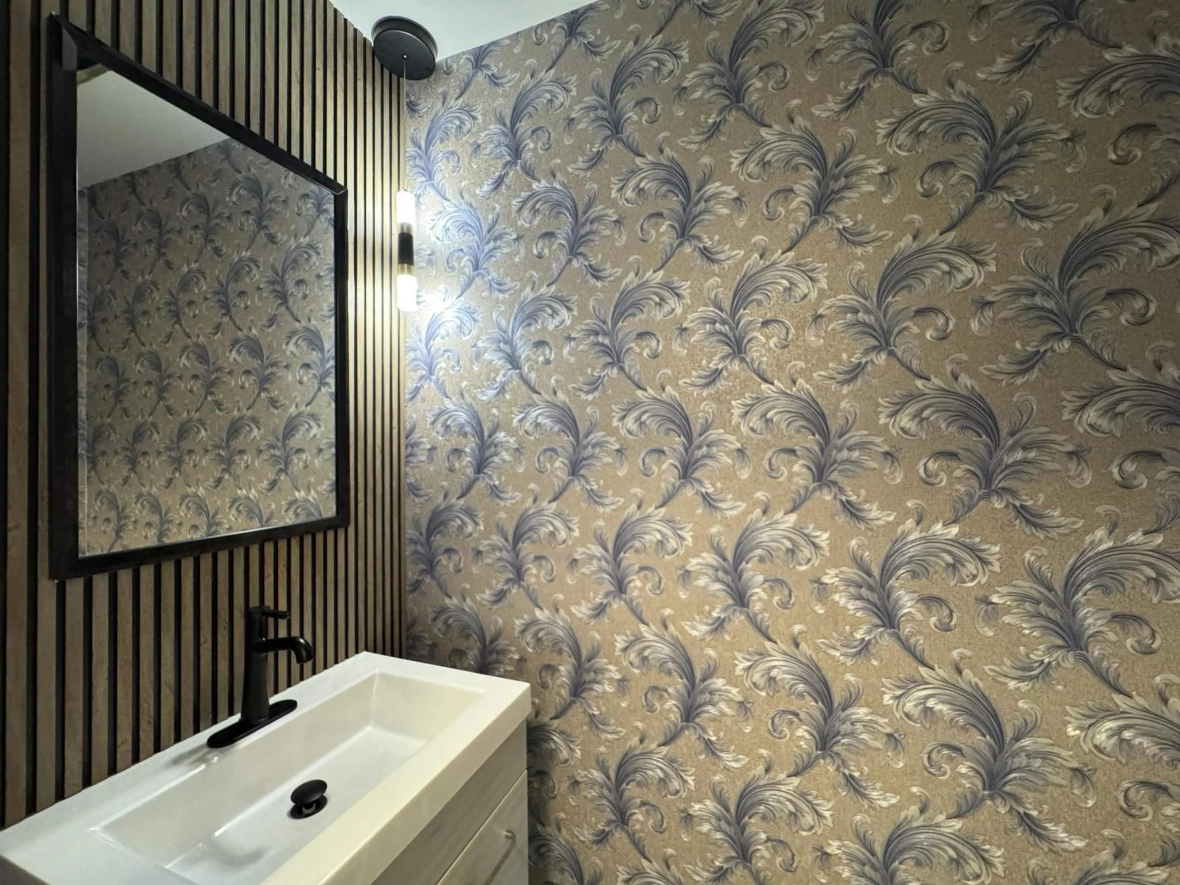 Standard bathroom, unknown for 15032 SPENSER DRIVE, Surrey British Columbia V3S5Z7