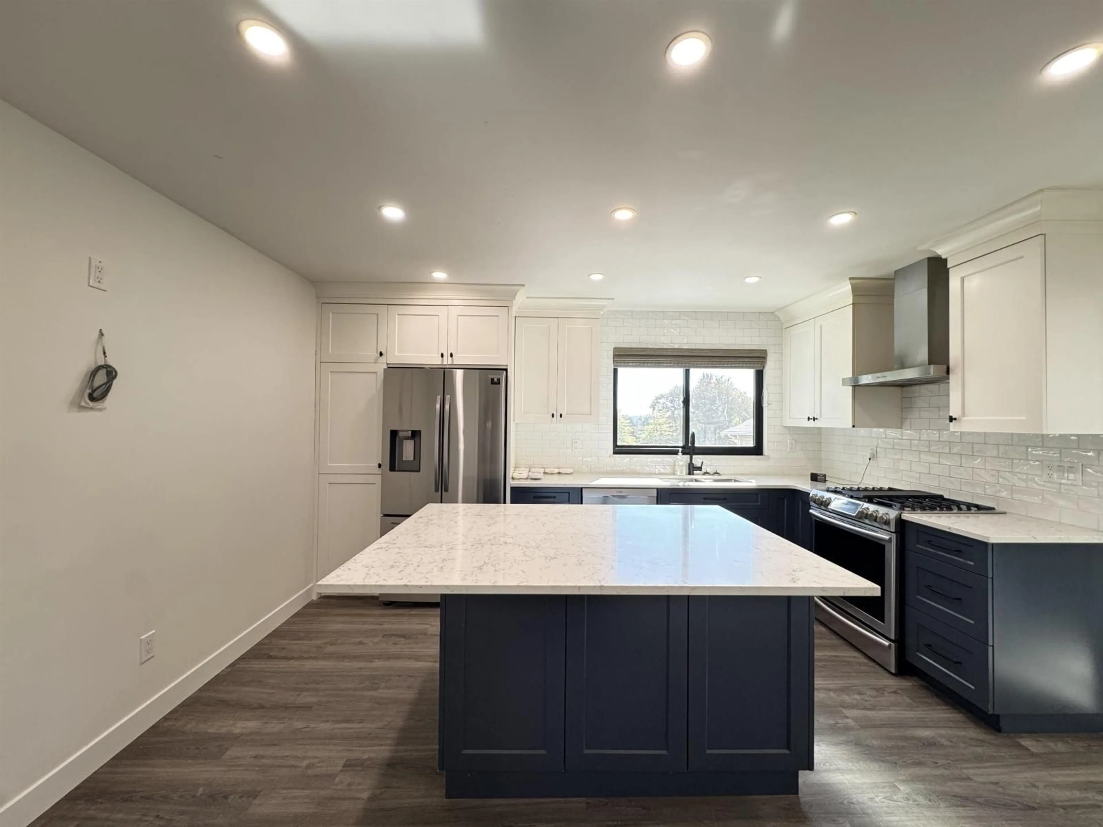 Open concept kitchen, unknown for 15032 SPENSER DRIVE, Surrey British Columbia V3S5Z7