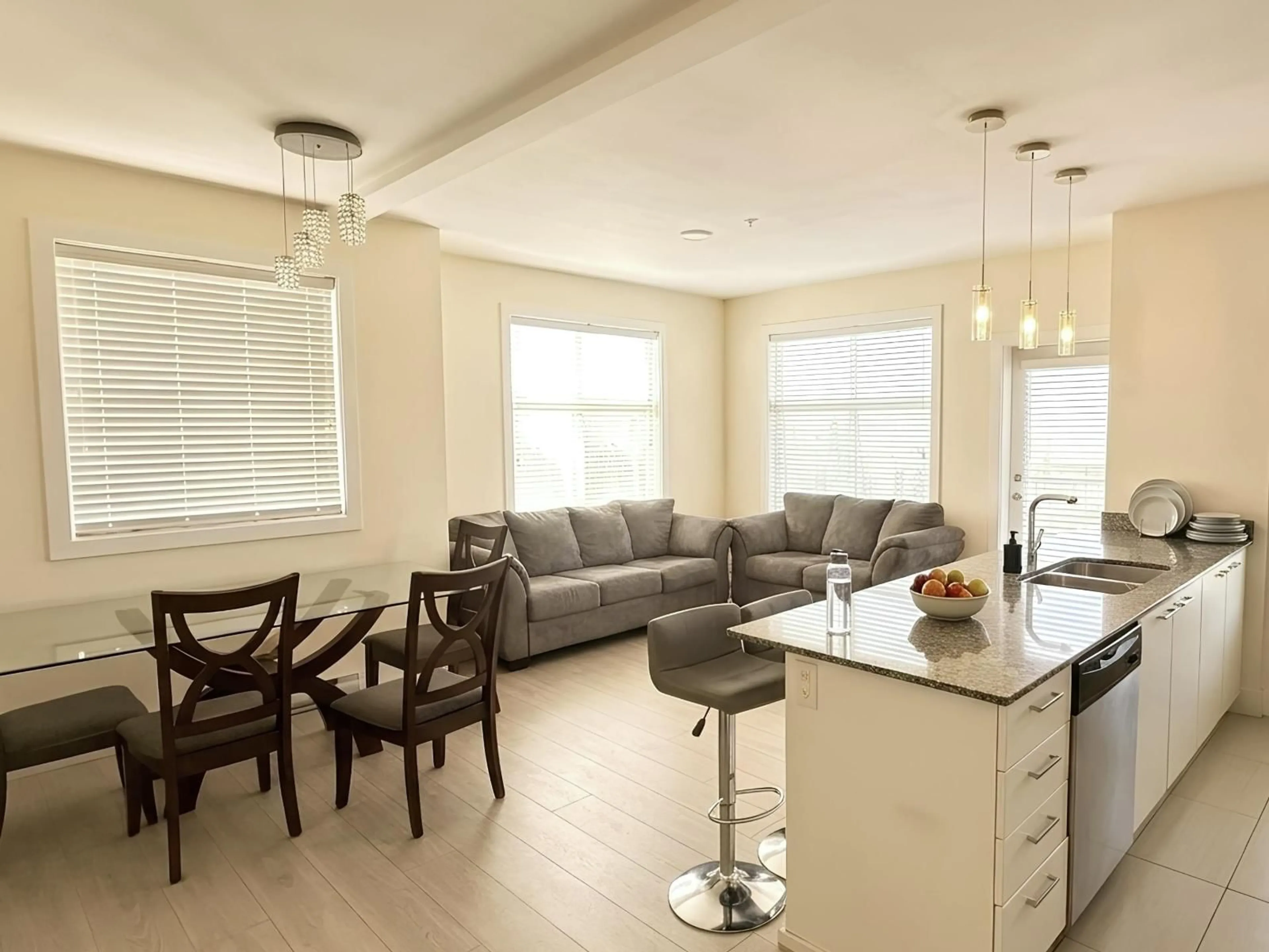 Open concept kitchen, wood/laminate floor for 122 - 15956 86A AVENUE, Surrey British Columbia V4N6N8