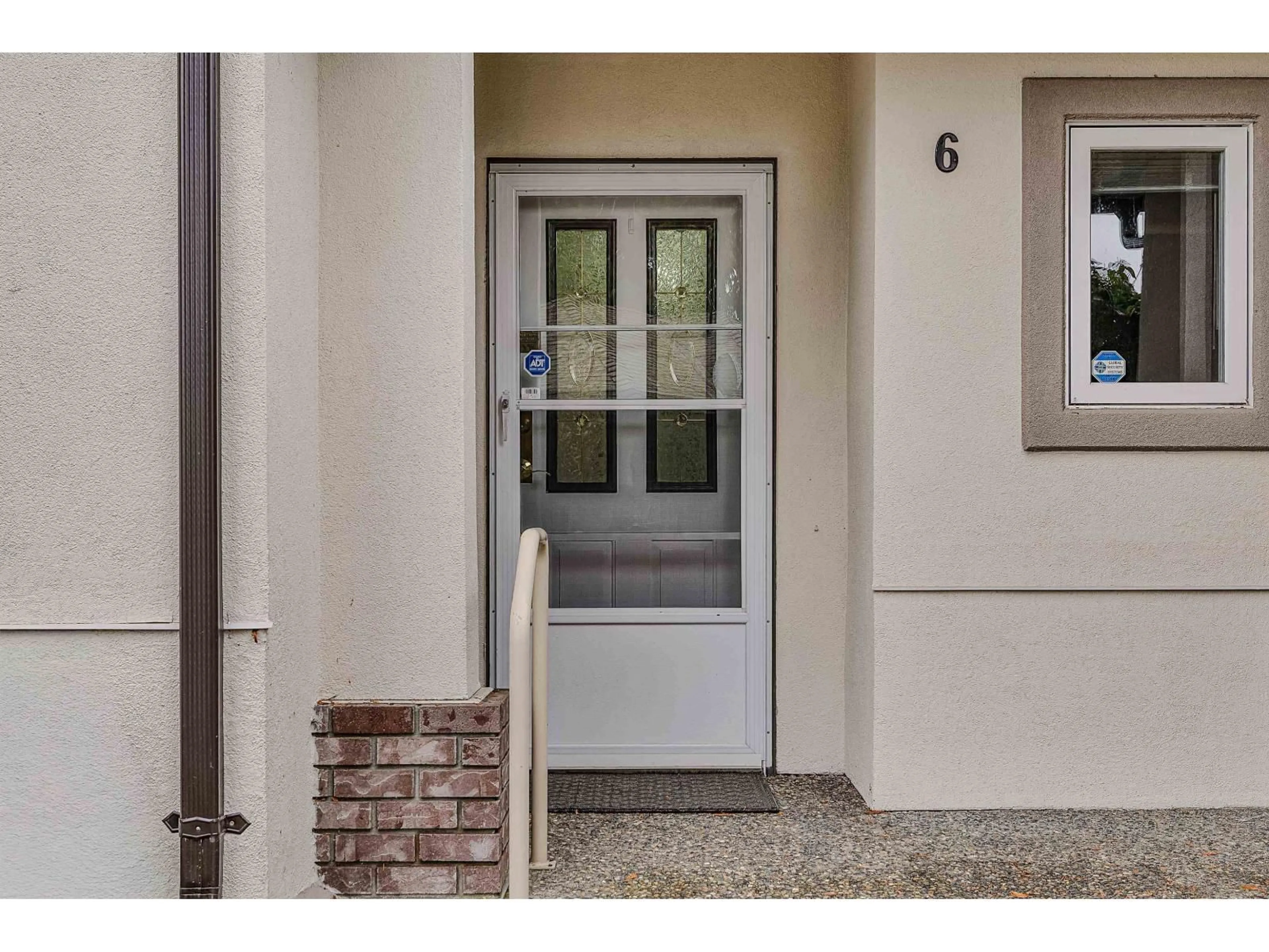 Indoor entryway for 6 - 13911 16 AVENUE, Surrey British Columbia V4A1P8