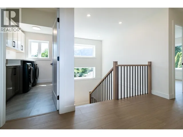 1108 MAGEE STREET, Squamish 5