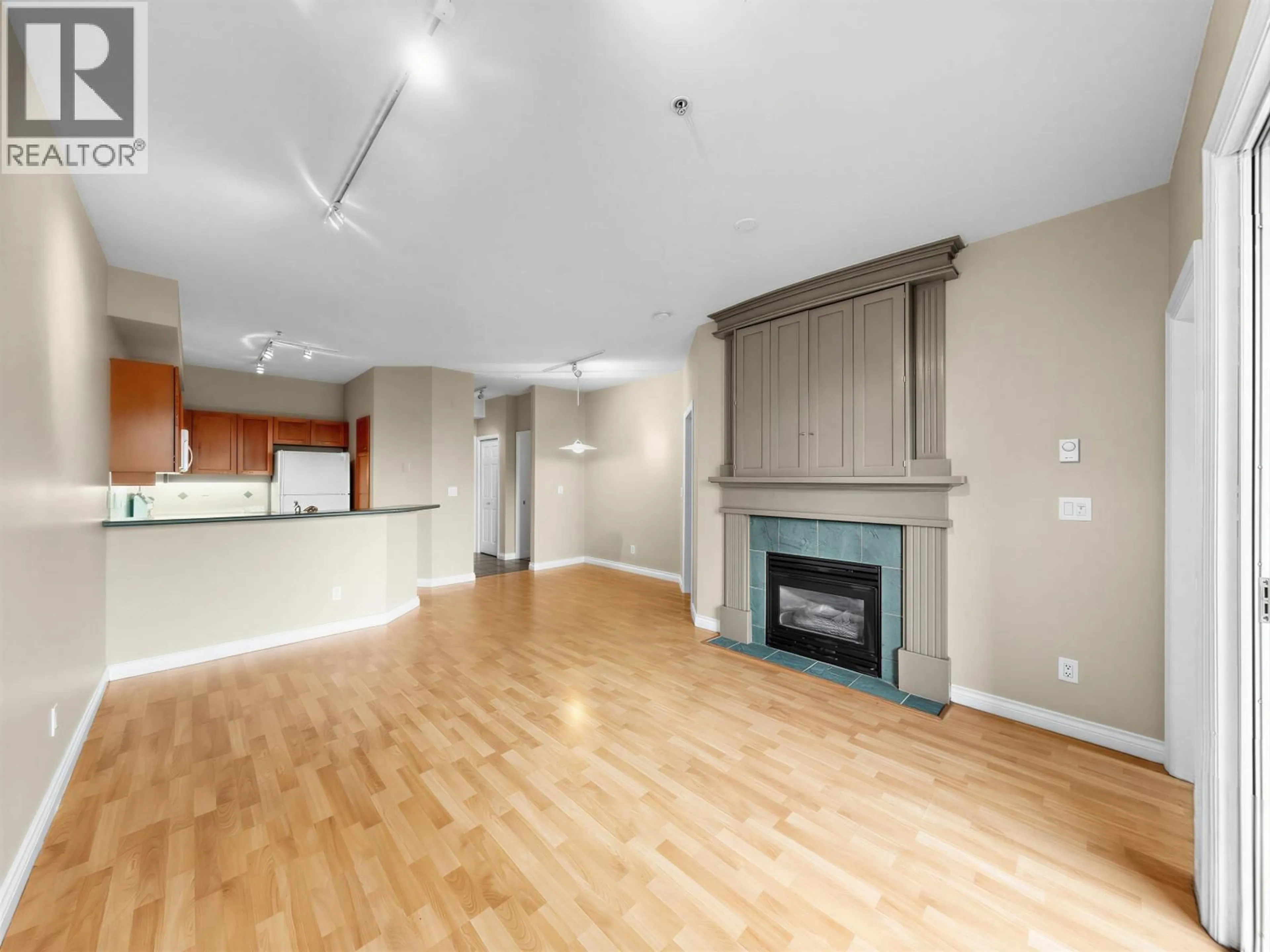 Unknown for 204 - 131 3RD STREET, North Vancouver British Columbia V7M1E7
