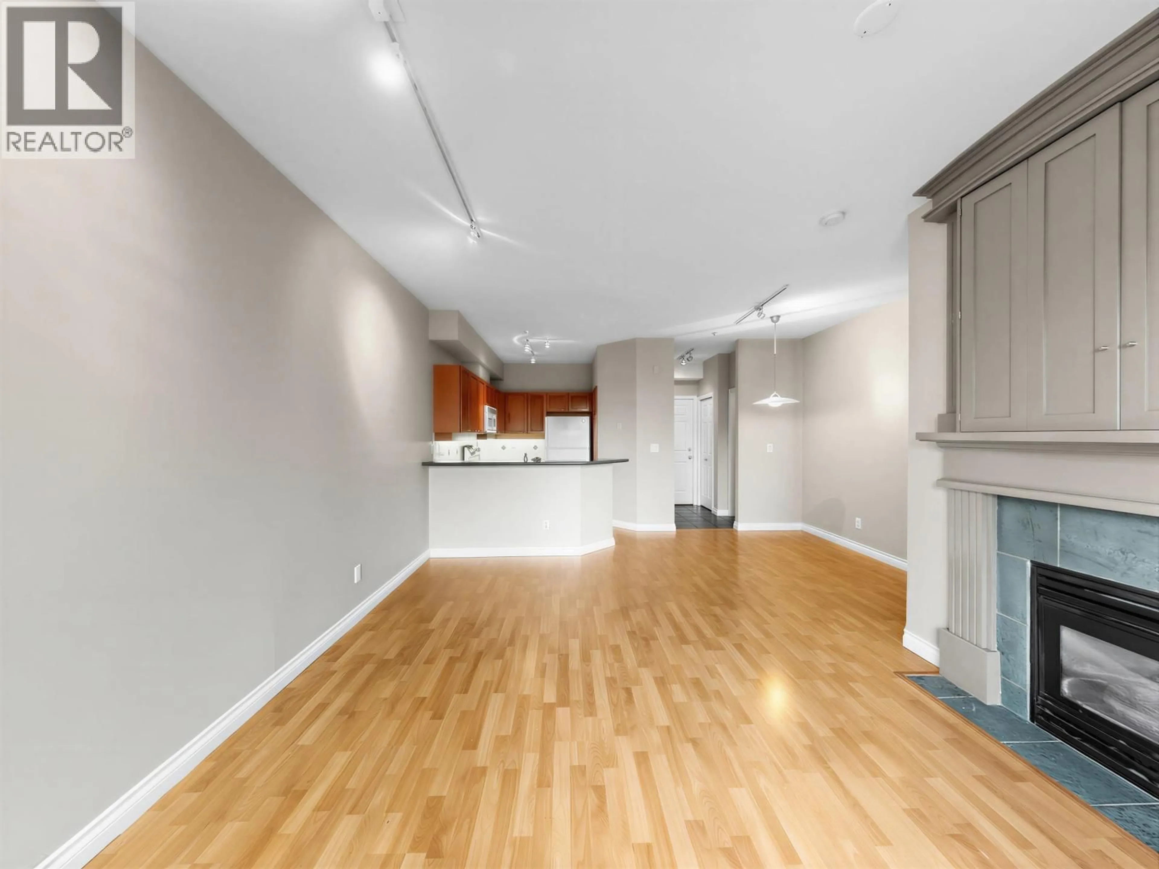 A pic of a room for 204 - 131 3RD STREET, North Vancouver British Columbia V7M1E7