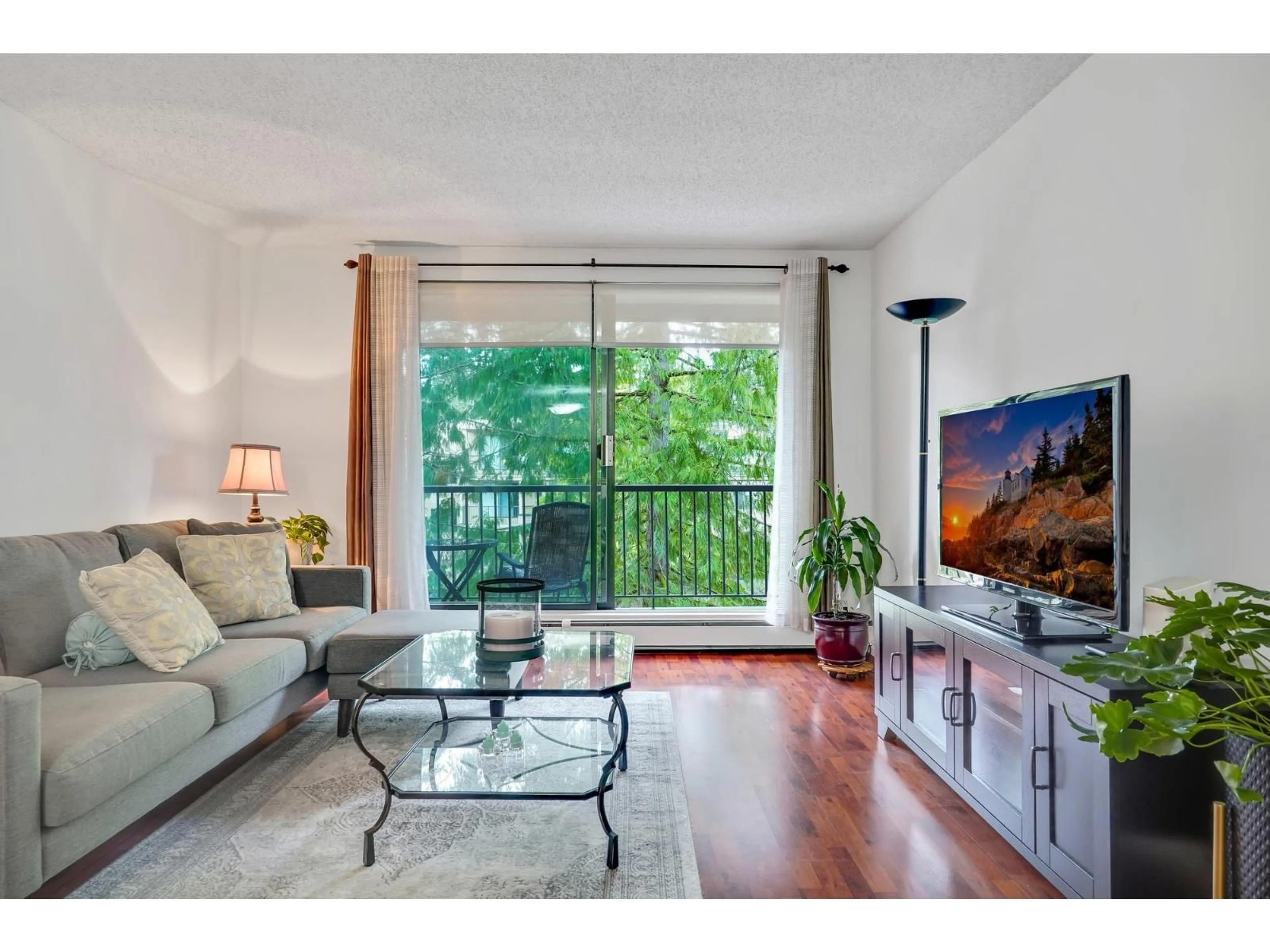 Living room with furniture, wood/laminate floor for 203 - 1740 SOUTHMERE CRESCENT, Surrey British Columbia V4A6E4