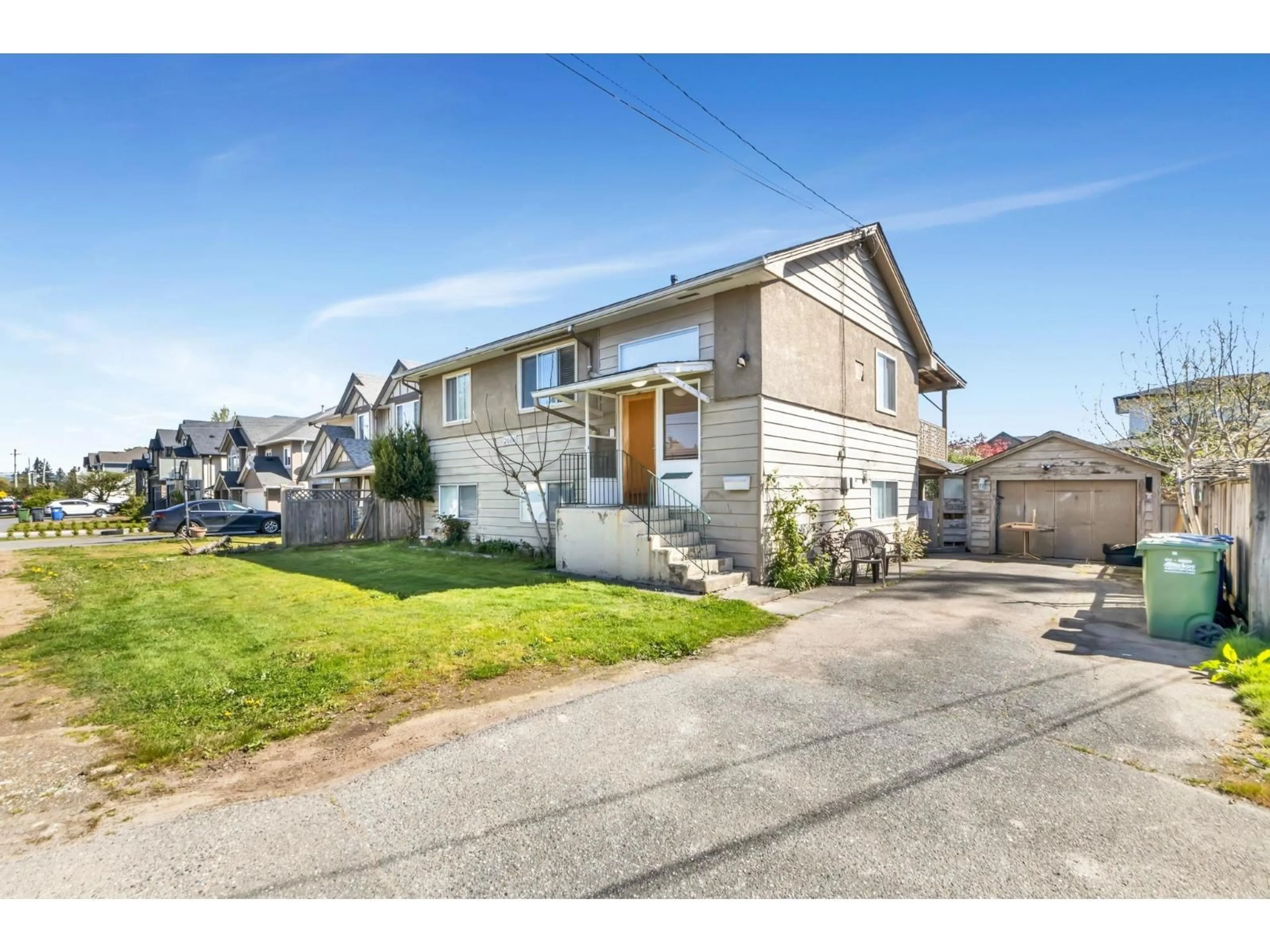 Home with vinyl exterior material, street for 2680 VICTORIA STREET, Abbotsford British Columbia V2T2T5